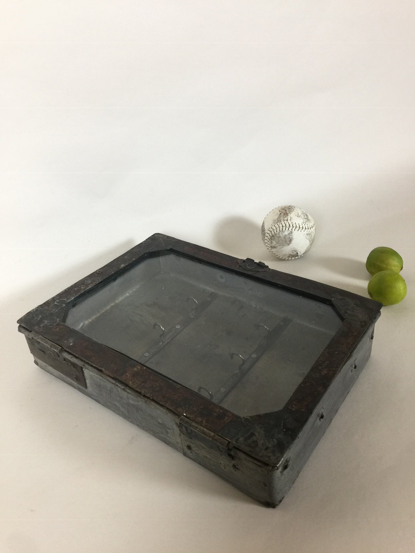 Schlüsselschrank in einer lustigen und rohen Version