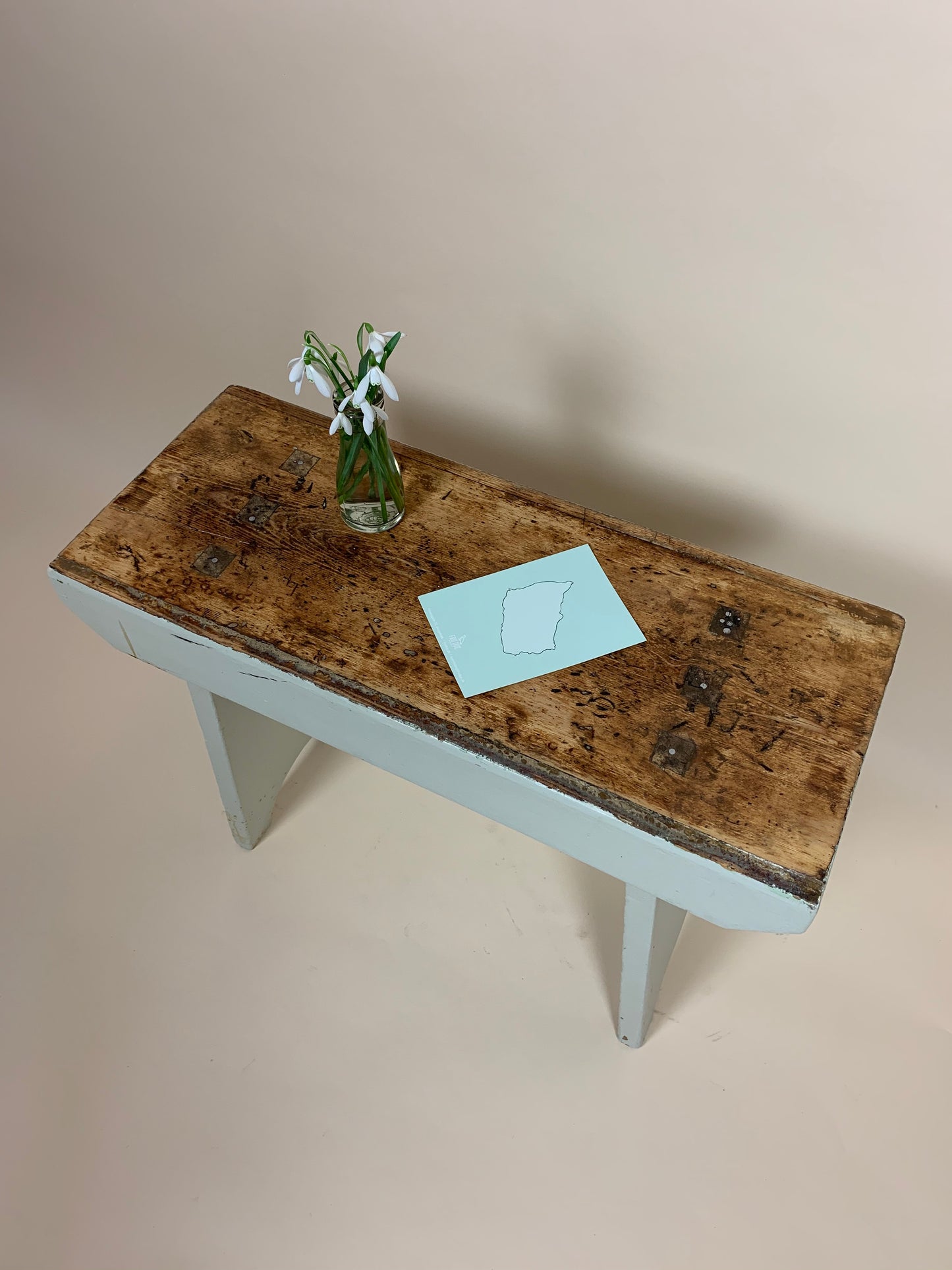 Kleine Bank mit viel Patina