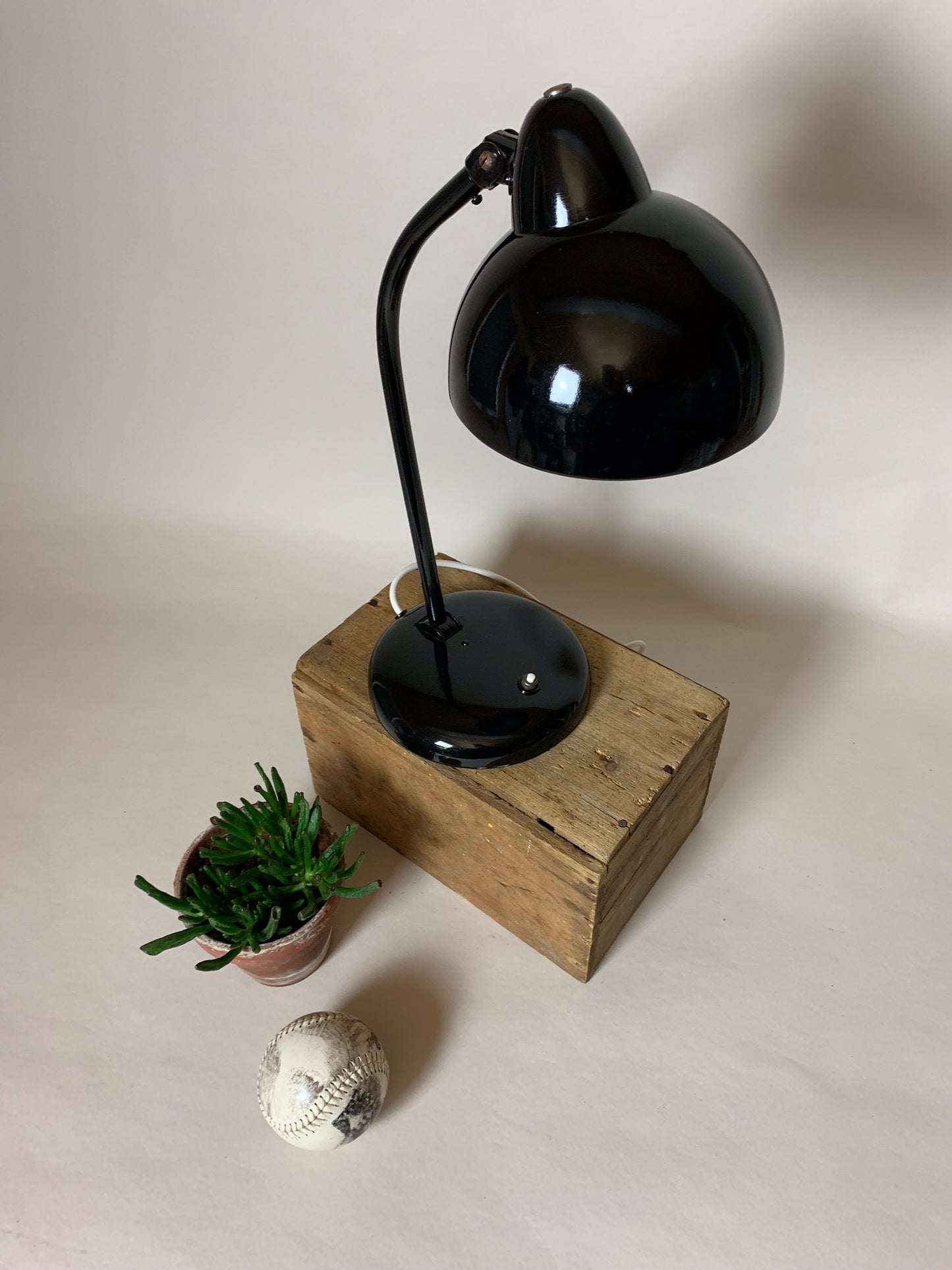 Schwarze Vintage-Lampe