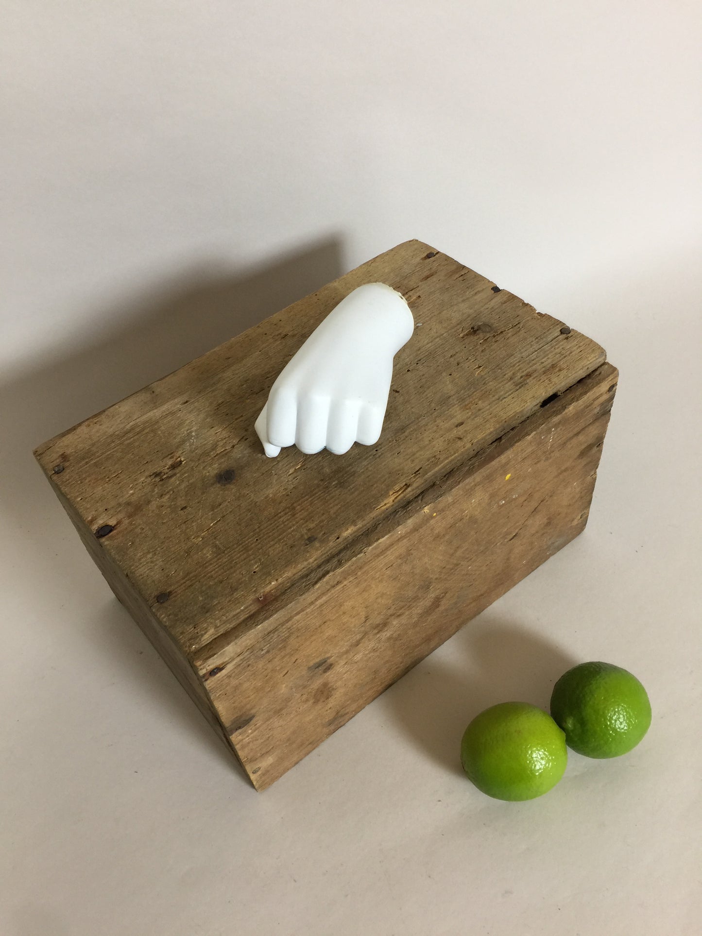 Ist in dieser Hand etwas versteckt?