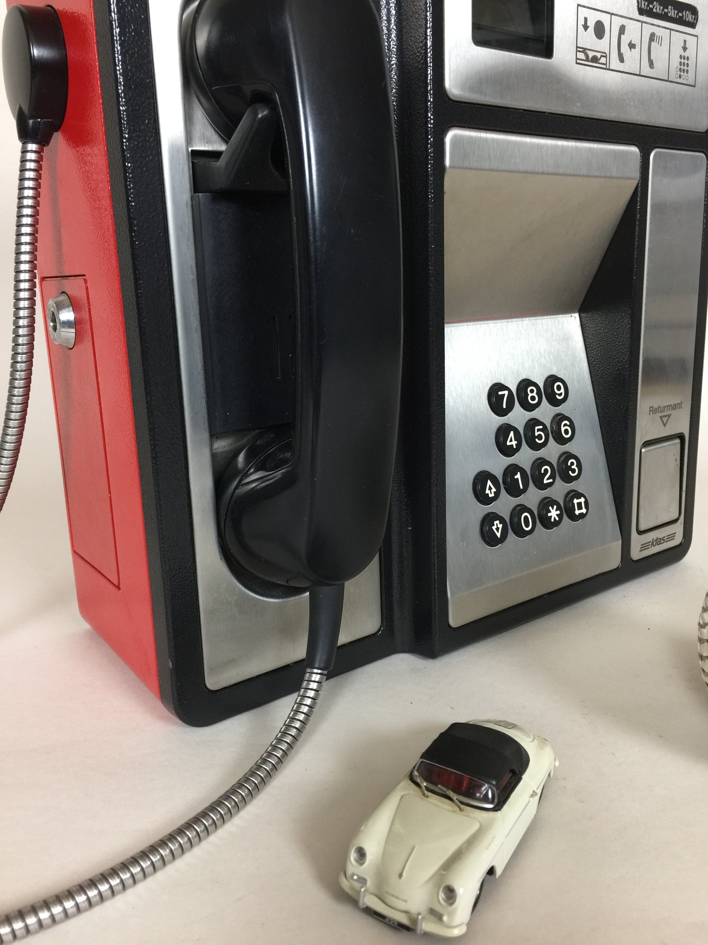 Altes KTAS-Telefon mit Kuppel