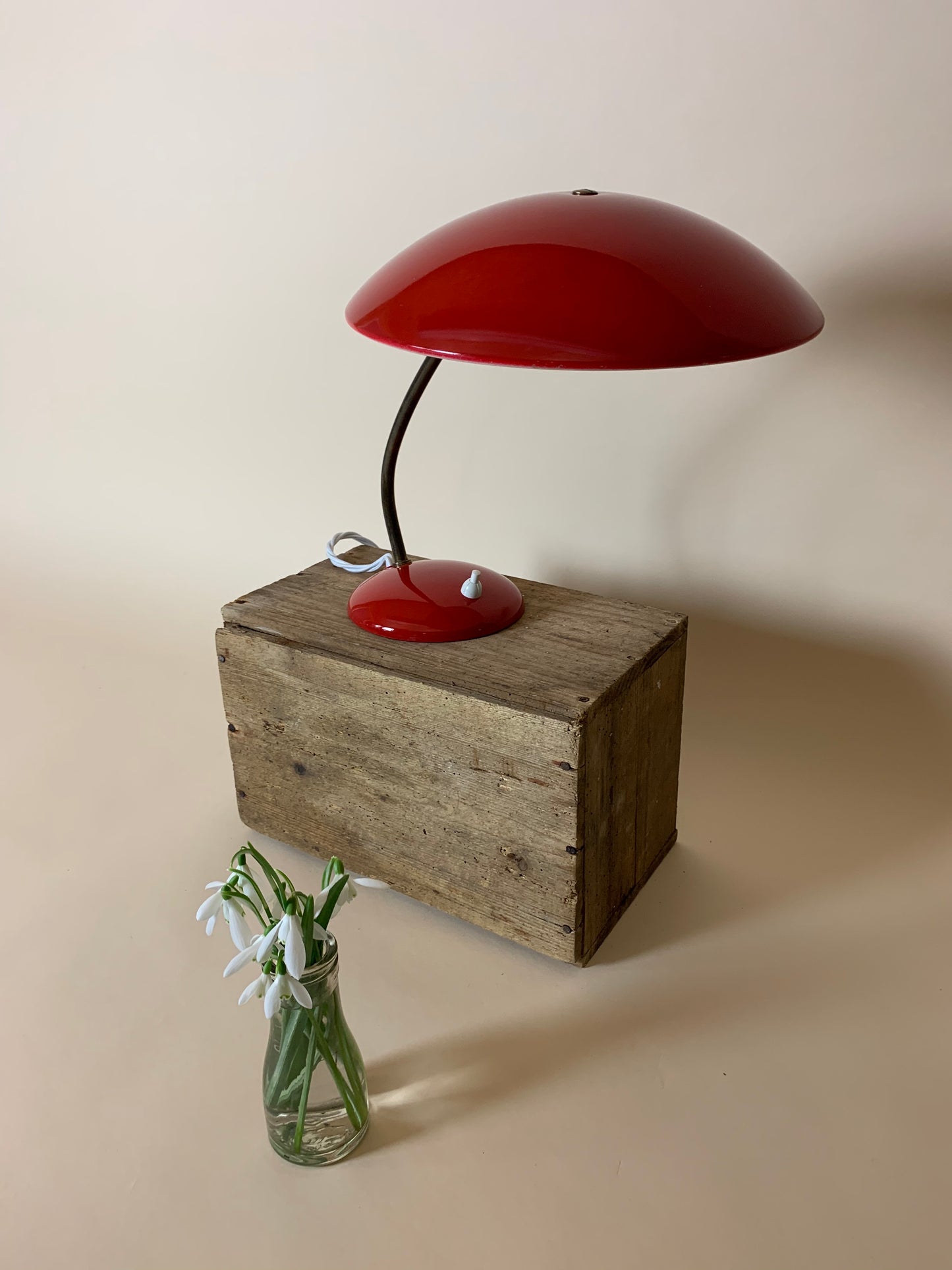 Schöne rote Christian Dell Tischlampe