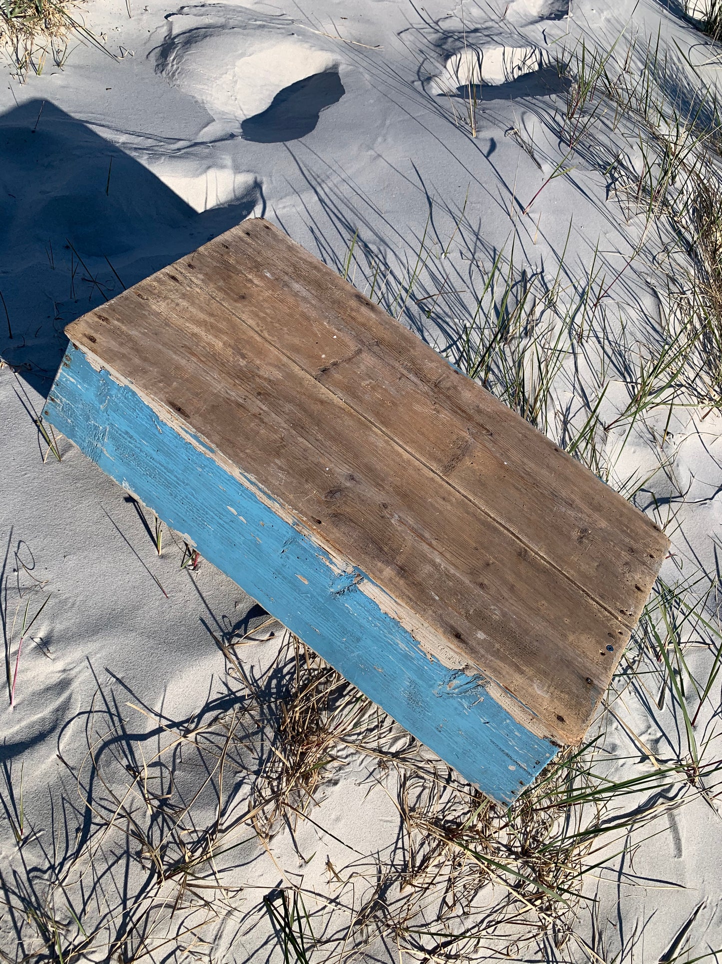 Blaue Holzkiste mit schöner Patina