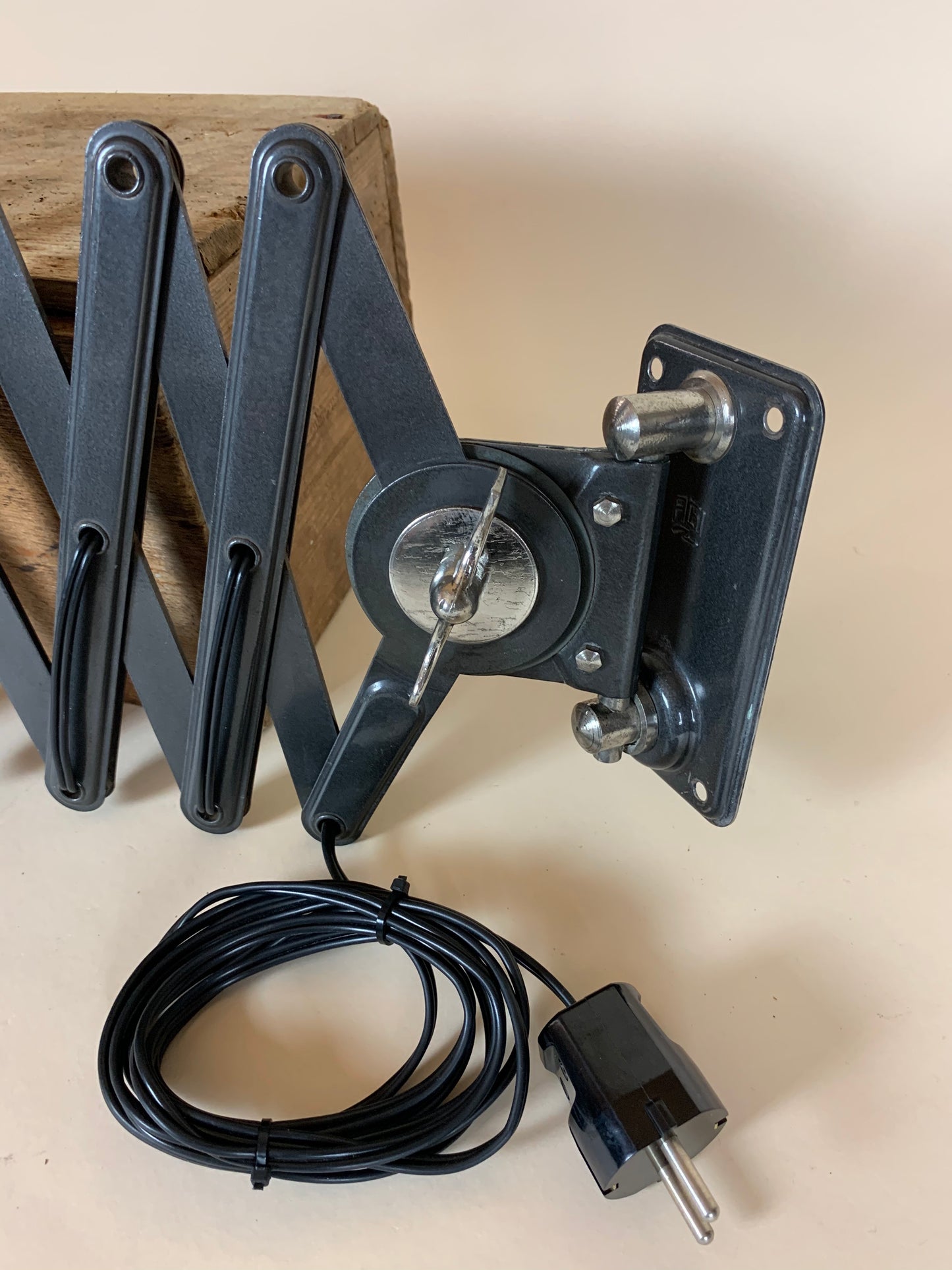 AGI Scherenlampe aus Belgien