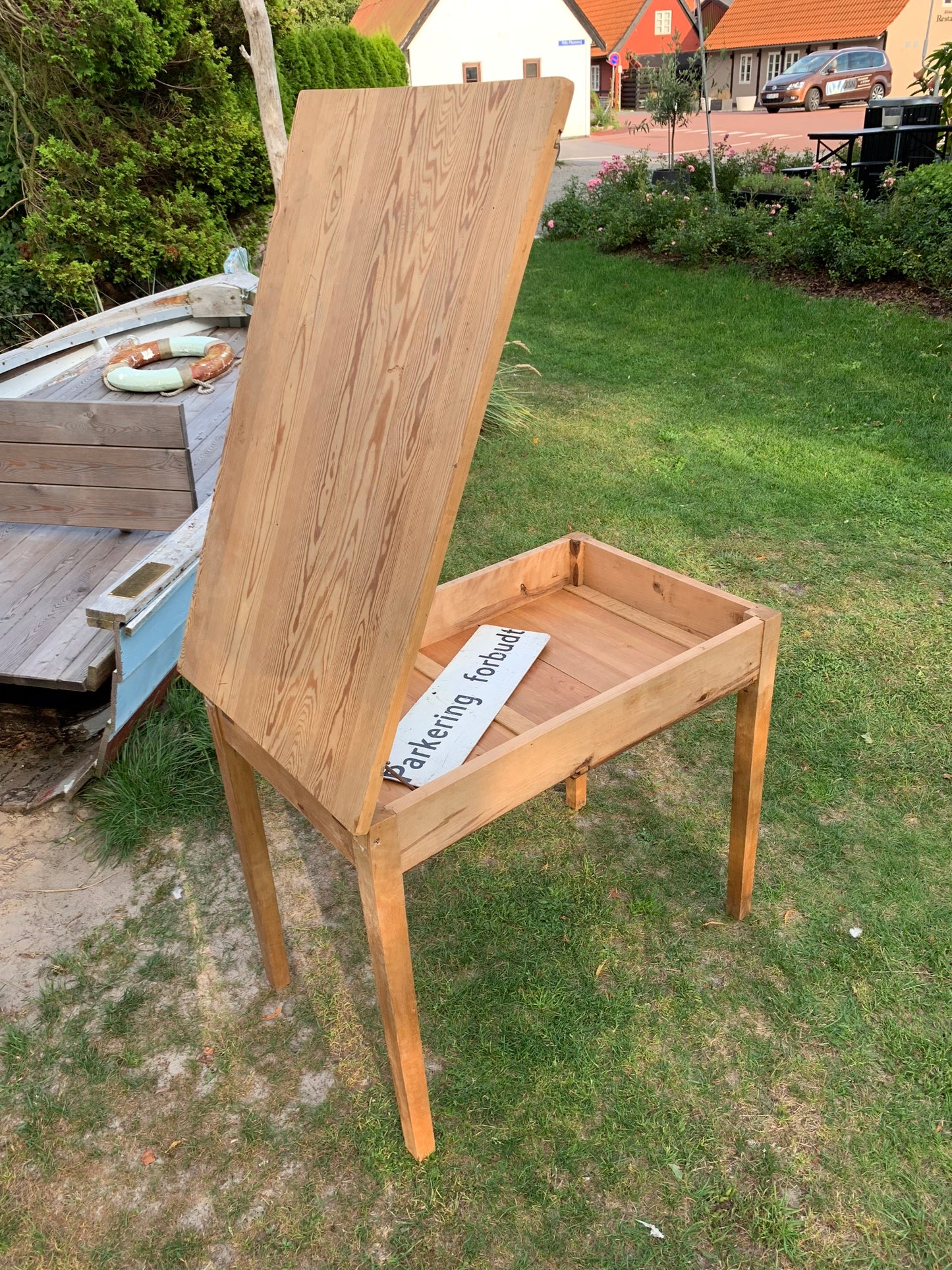 Schöner Holztisch aus Schweden - mit Stauraum unter der Tischplatte