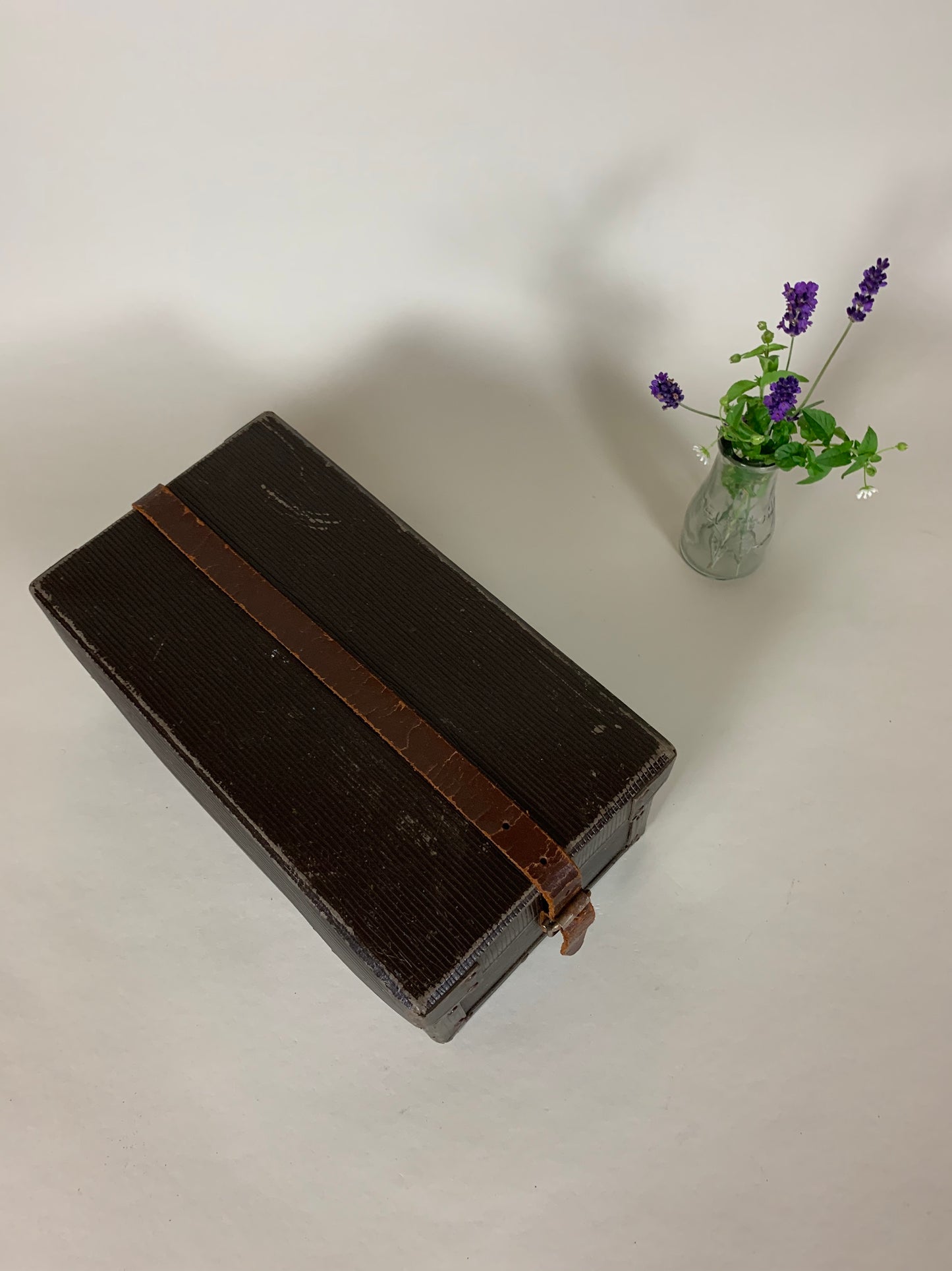 Schönes Archivetui mit Lederband
