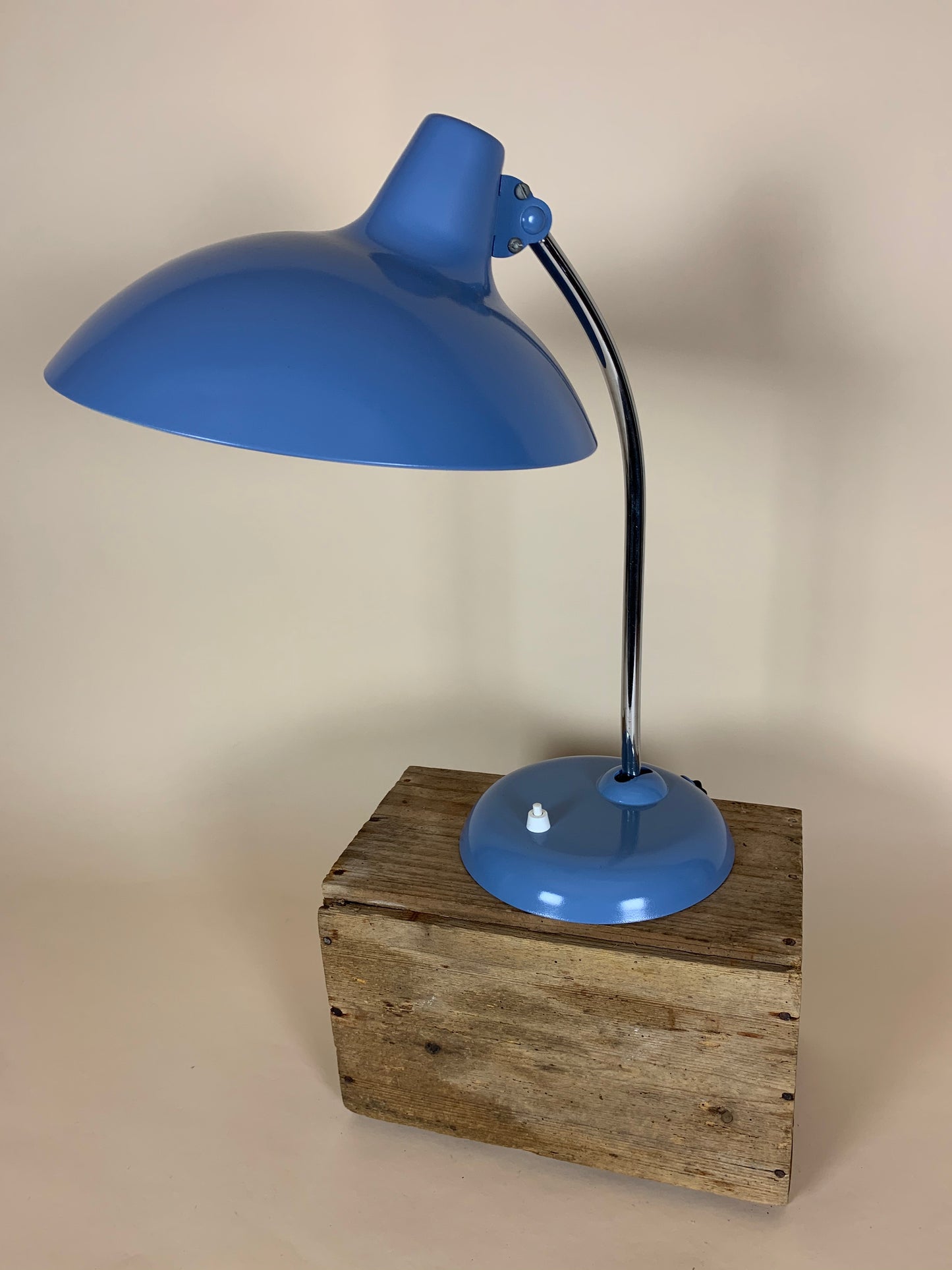 Kaiser Idell 6786 - Taubenblau