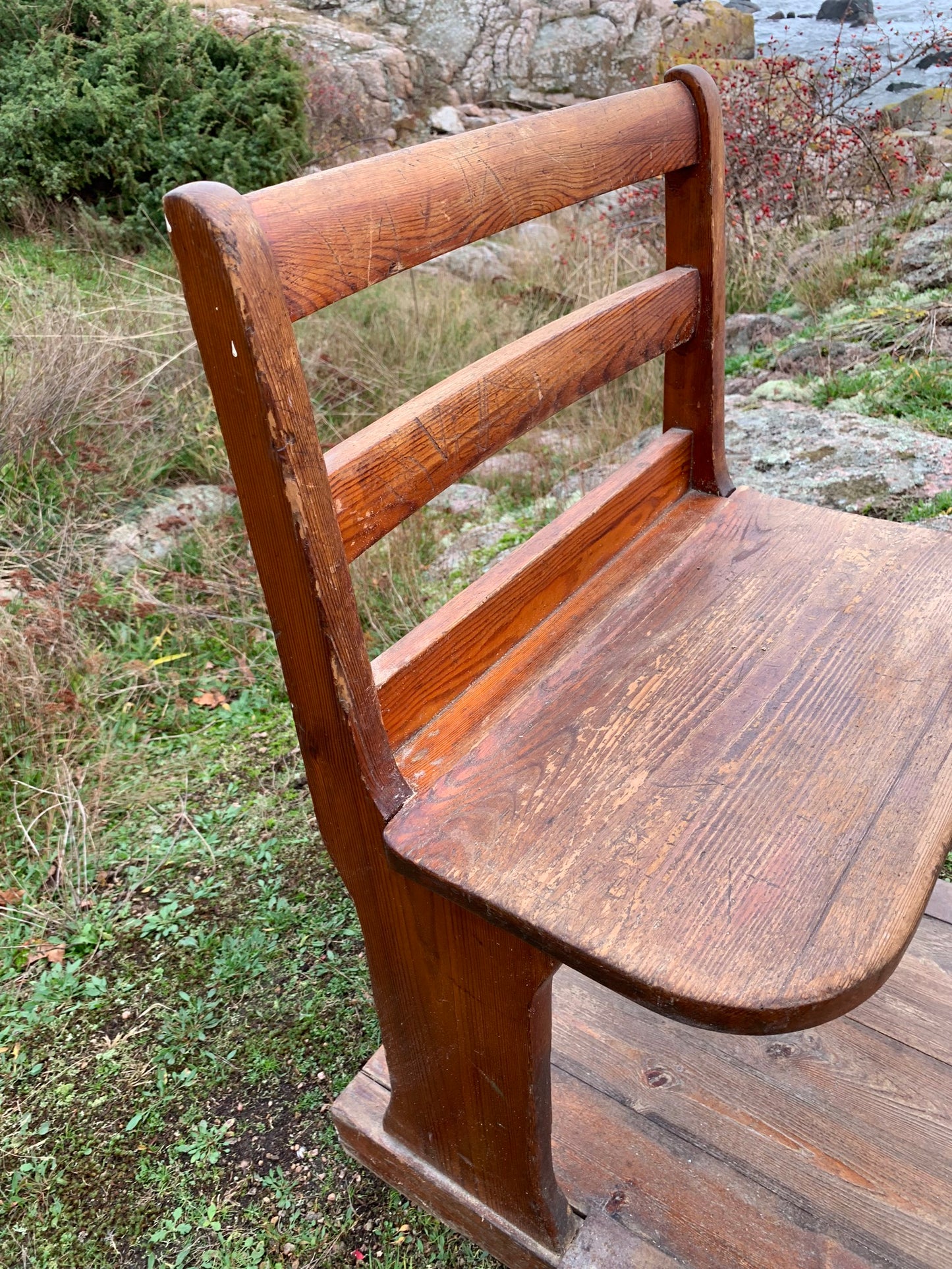 Schöne alte Schulbank - vermutlich aus den 1940er Jahren