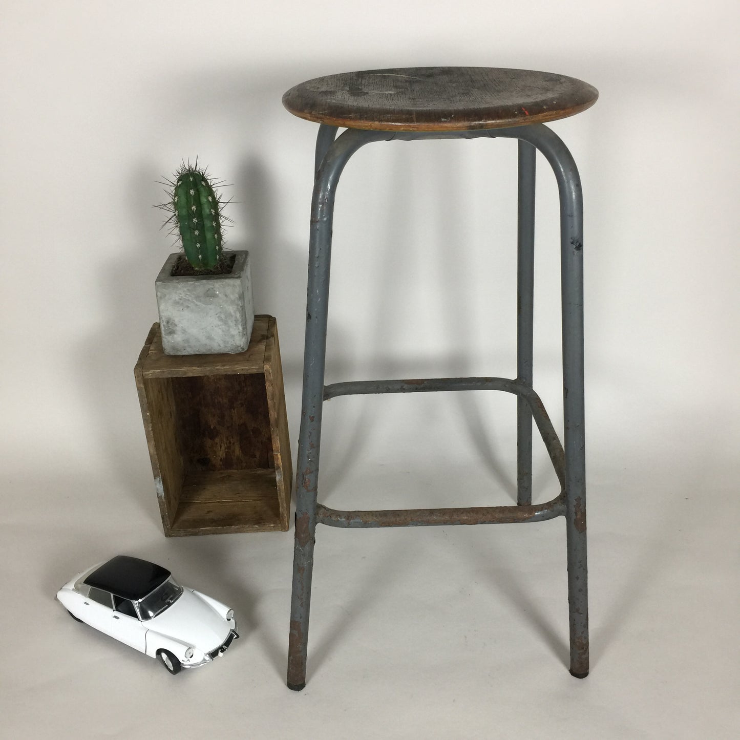 Hoher industrieller Hocker