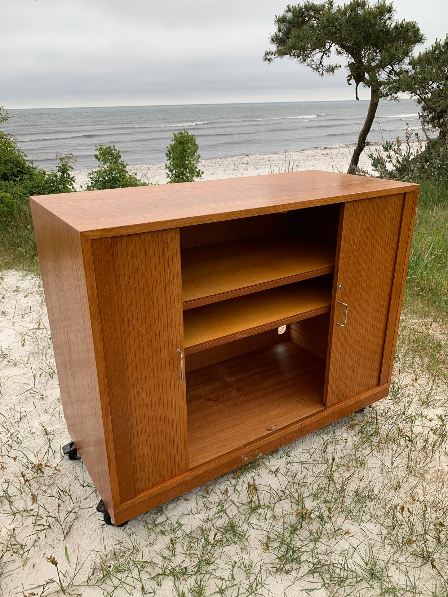 Aktenschrank mit Rollläden