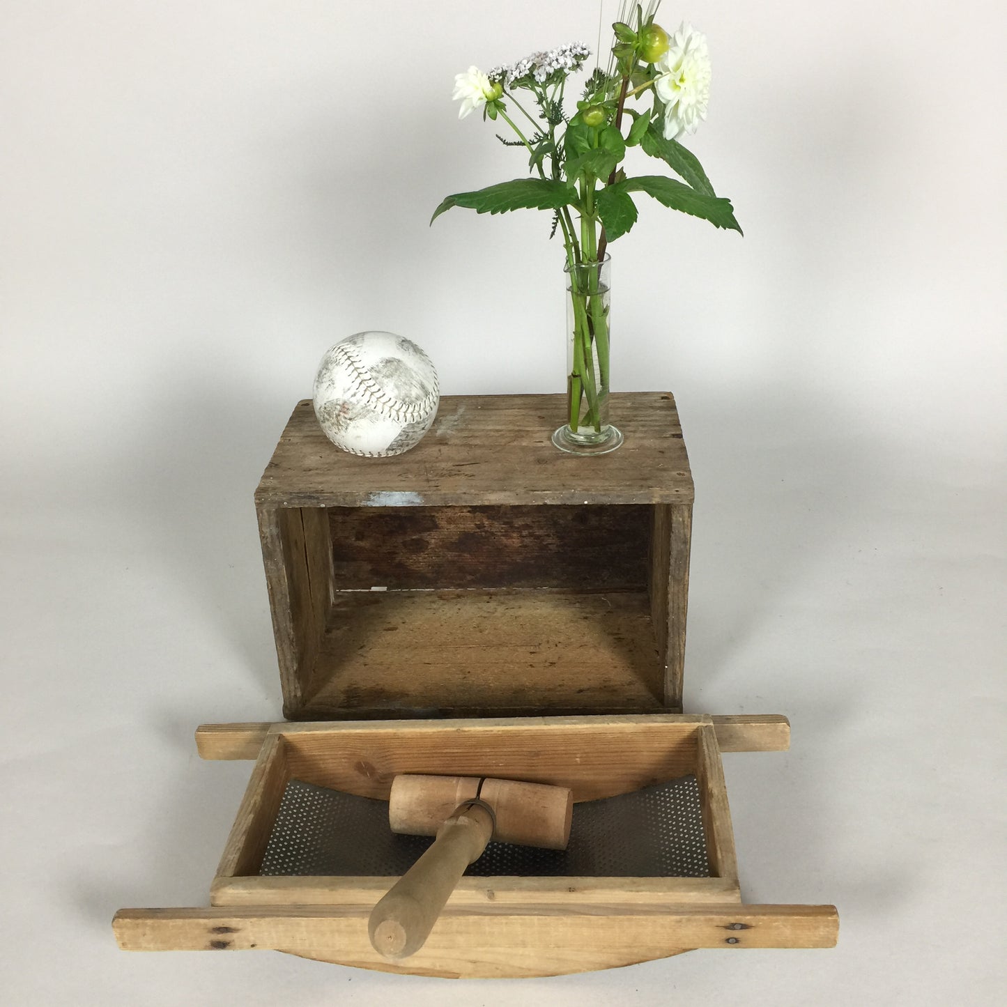Feines Holzsieb mit Rolle