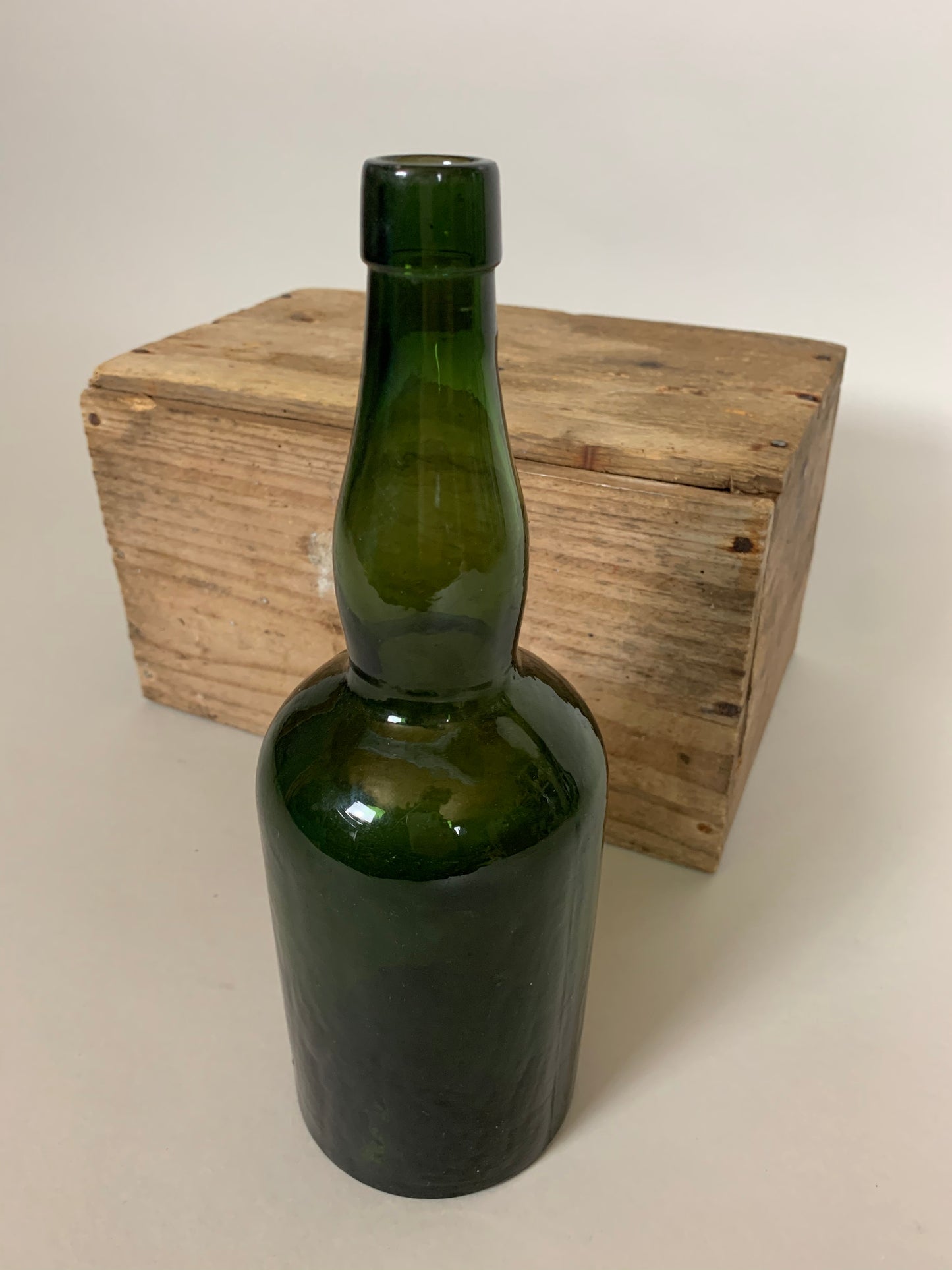 Dekorative alte Flasche - Grün