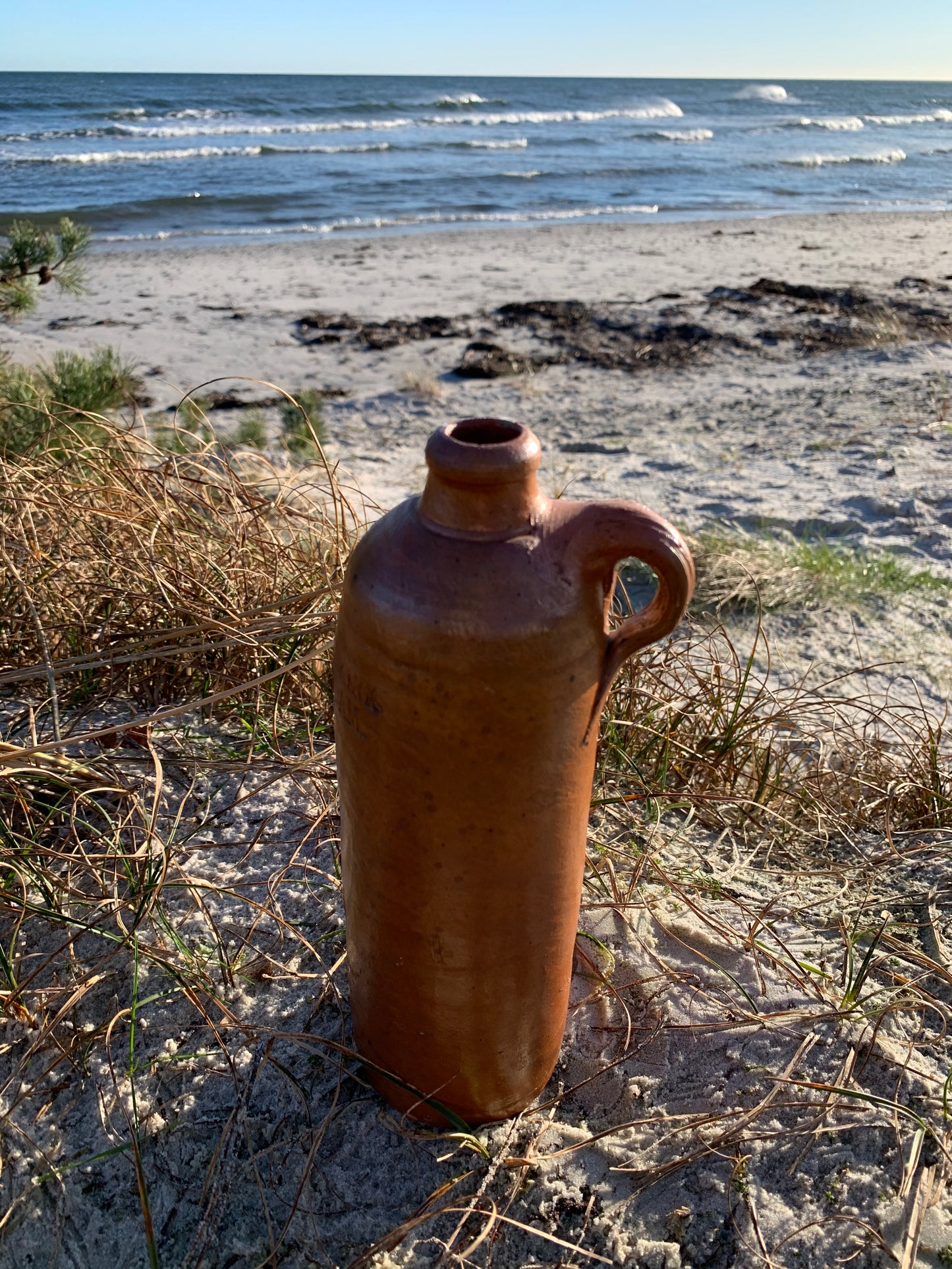 Rustikale Flasche mit lustiger Textprägung in der Flasche