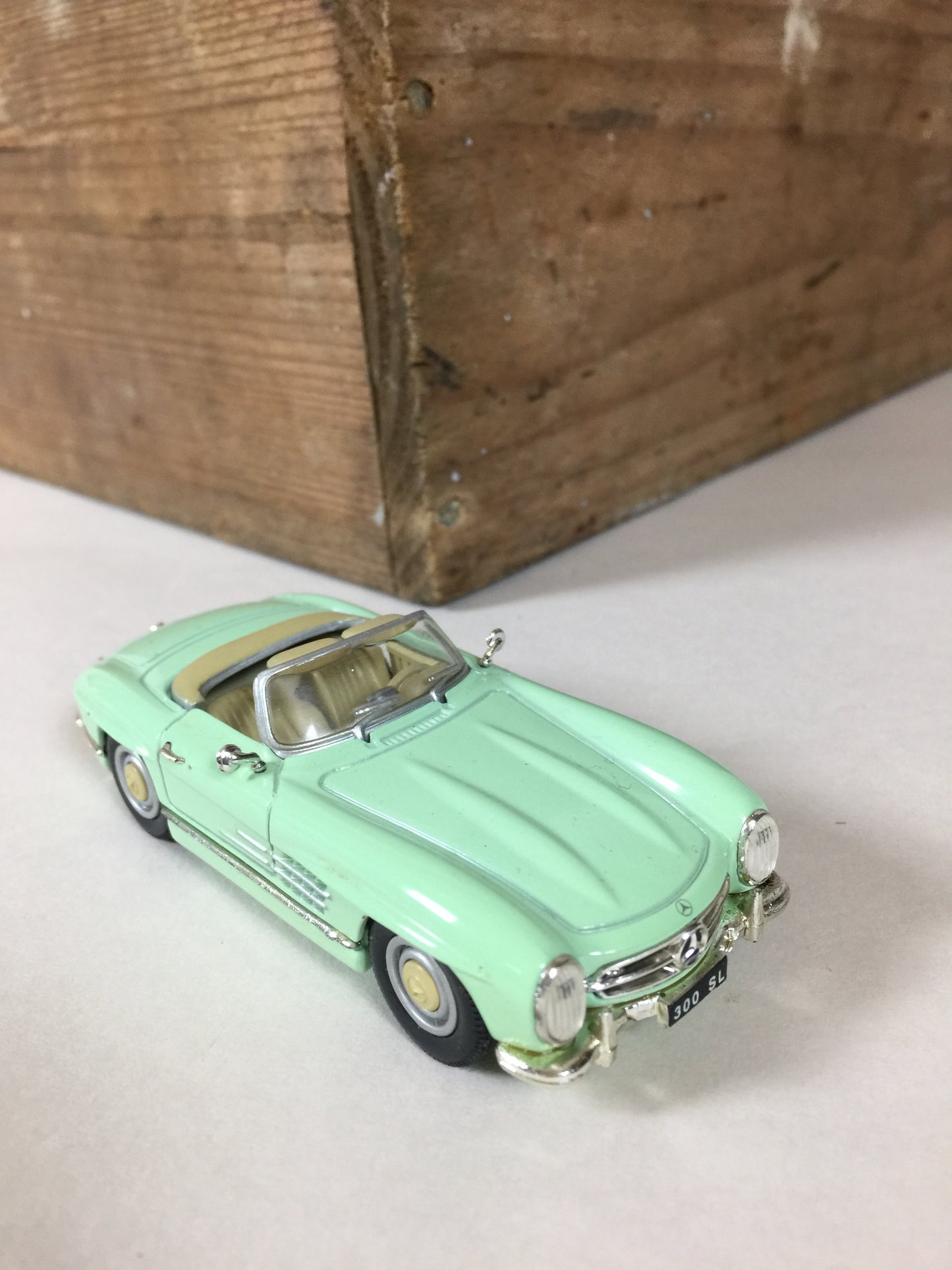 Schönes Mercedes 300 Corgi Modellauto