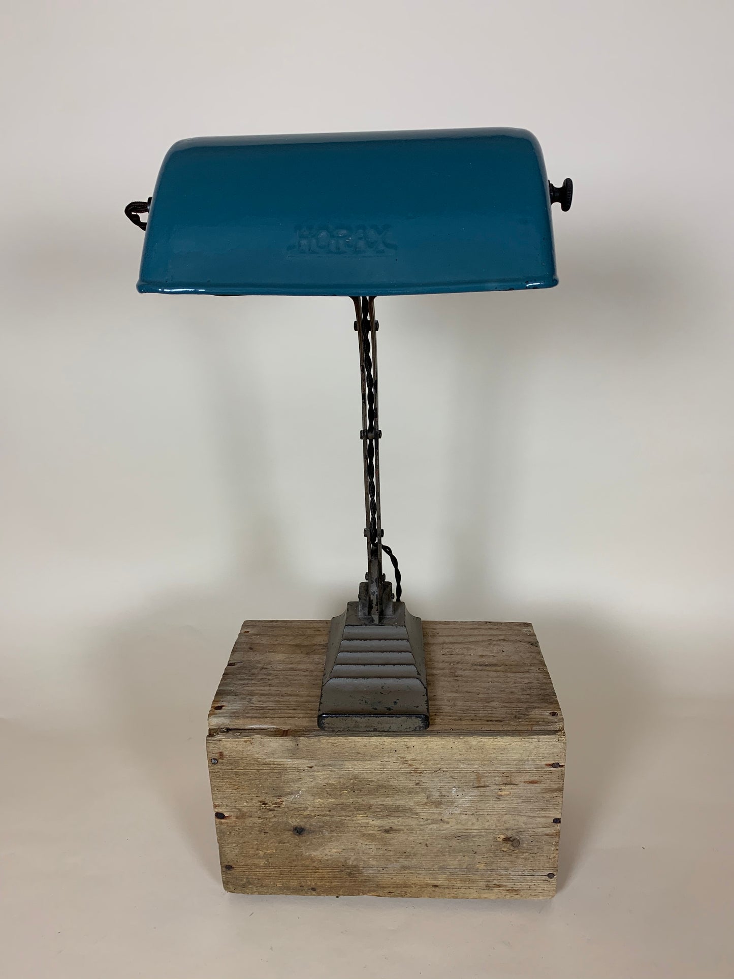 Schöne alte Notarlampe von Horax