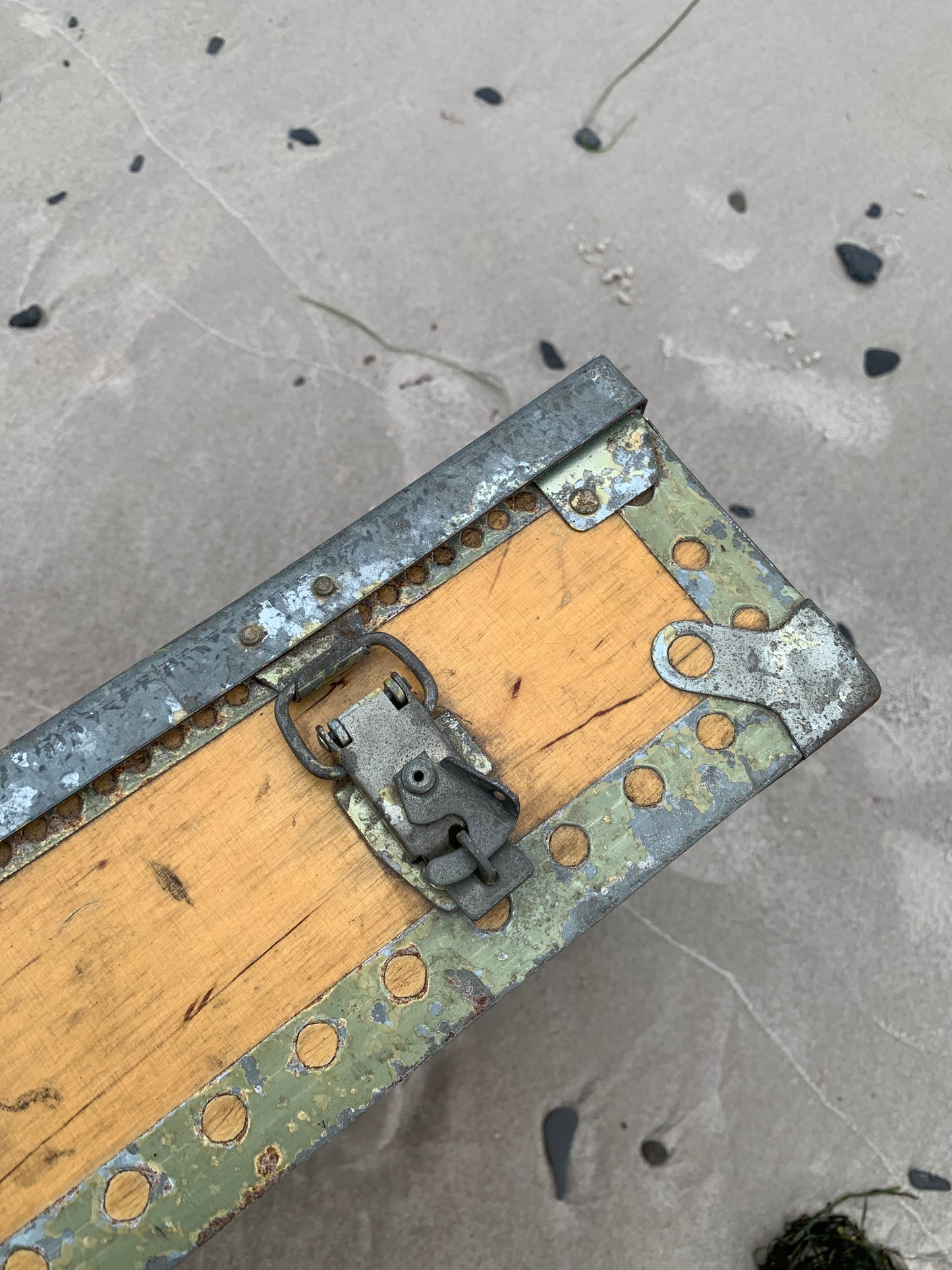 Holzetui mit Fächern und Metallkanten - Einzeln erhältlich