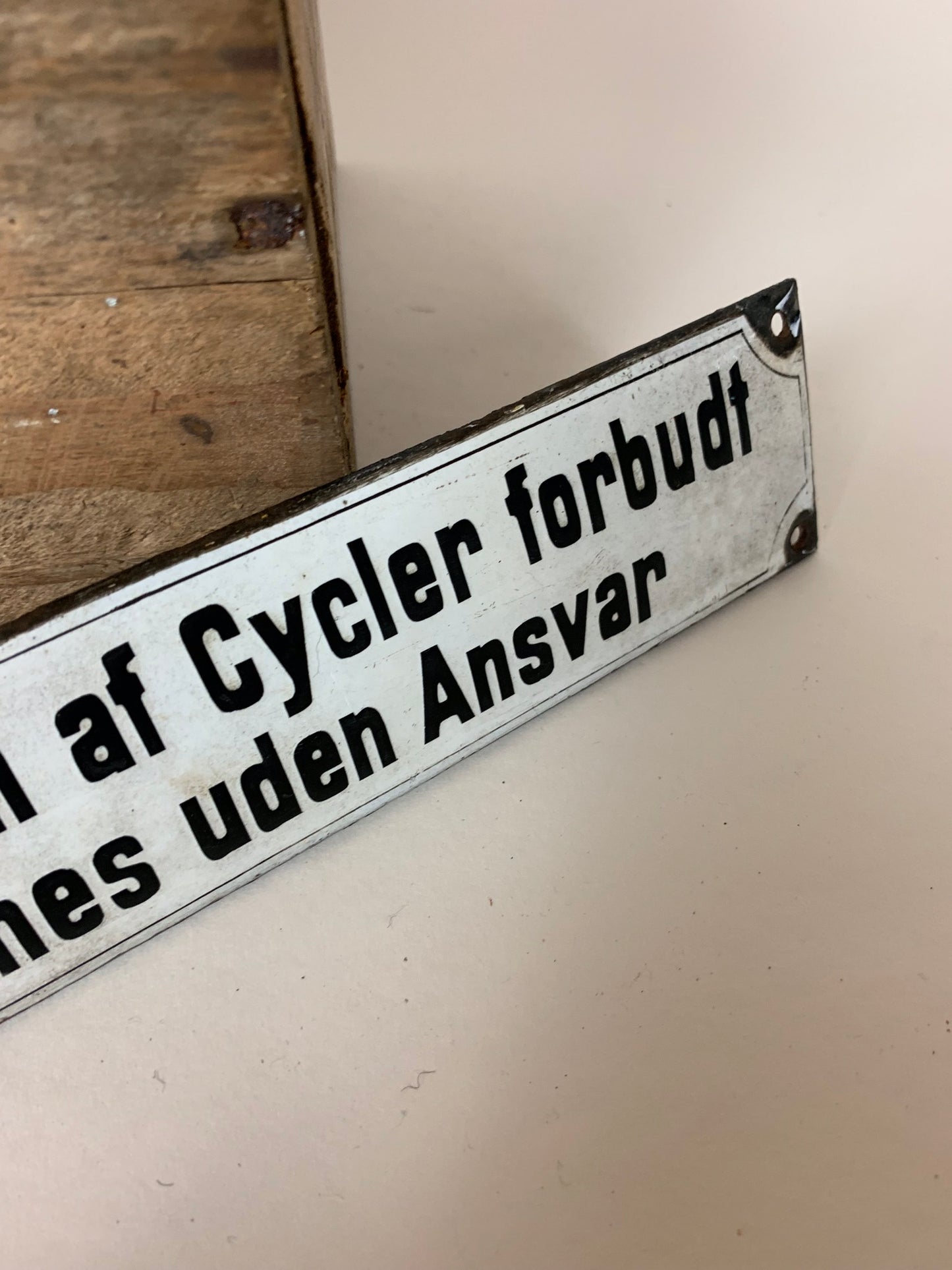 Altes und lustiges Emailschild