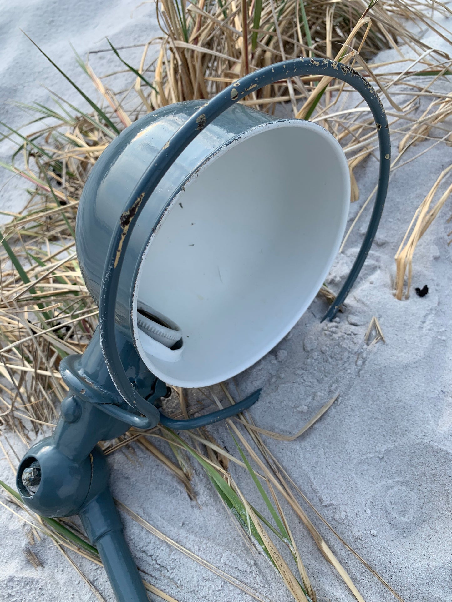 Jieldé Wandleuchte in Grau mit viel Patina