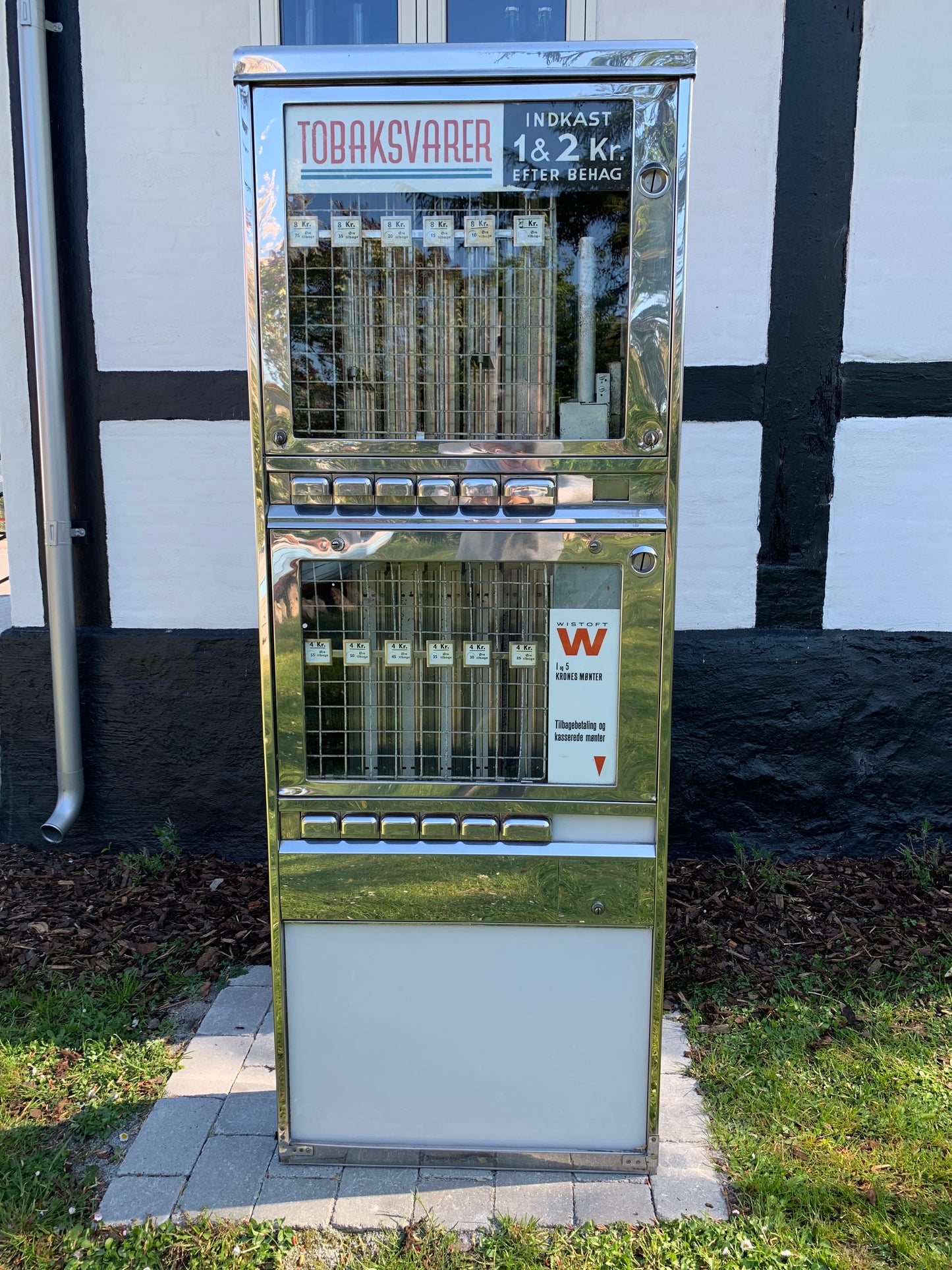 Schöner alter Automat für Zigaretten