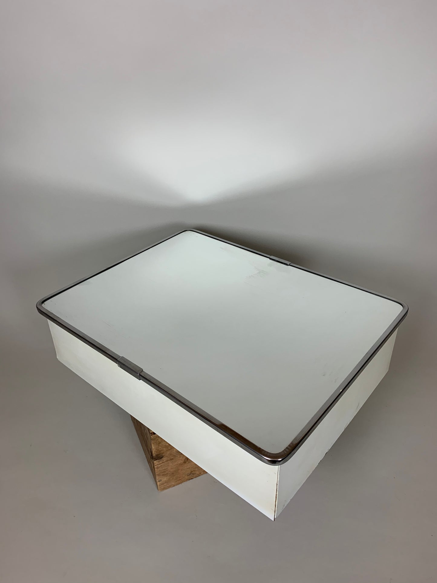 Medizinschrank mit Spiegel und Glasböden