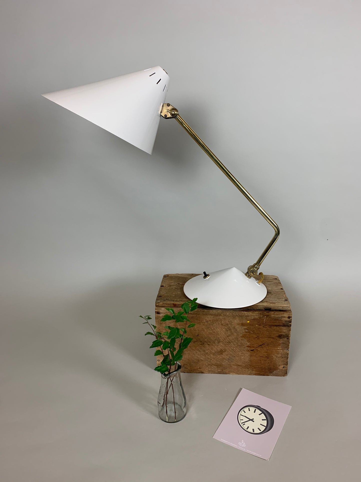 Hala Tischlampe - Weiß und Messing