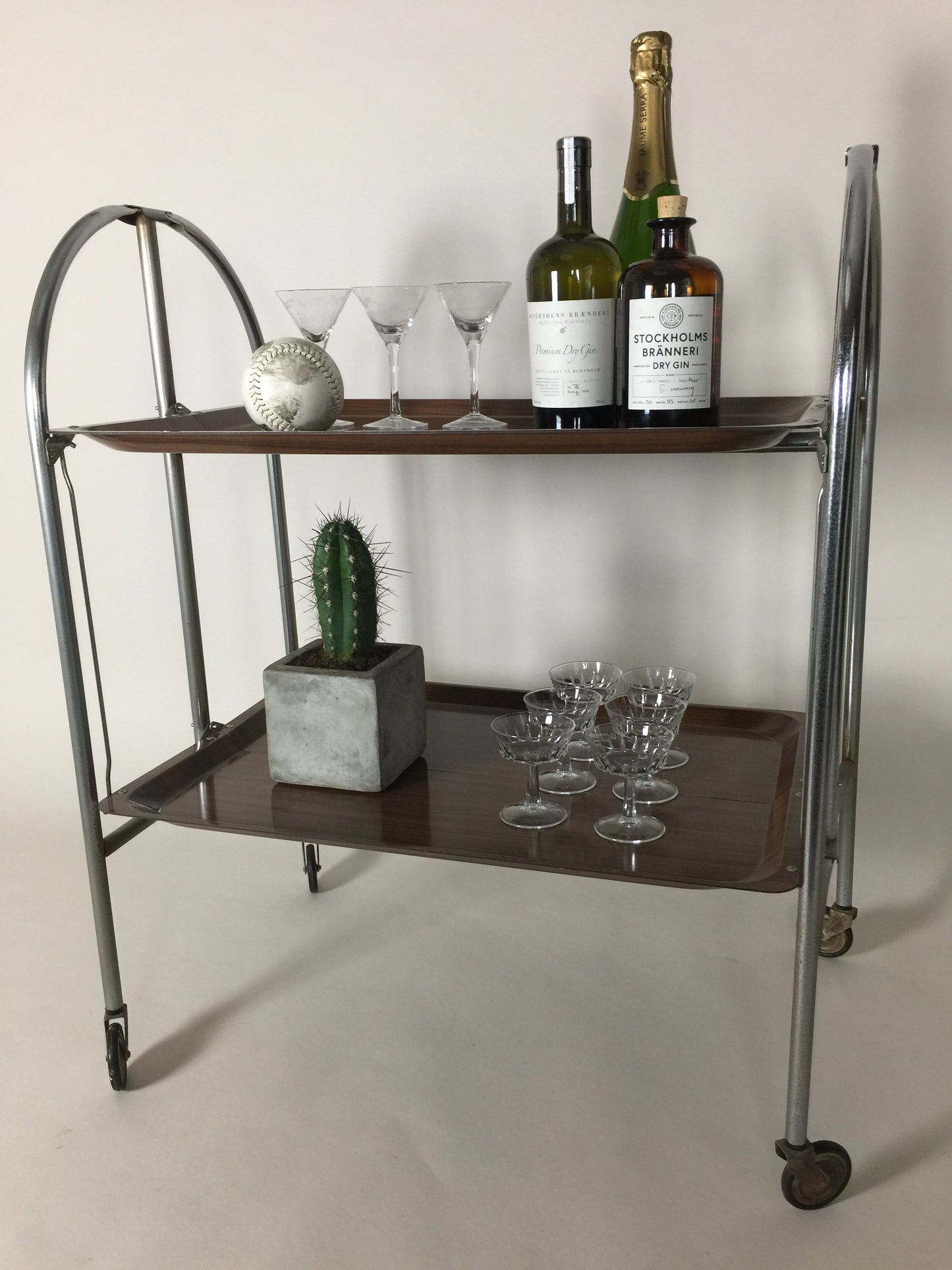Bartisch oder Barwagen aus einem alten Zug