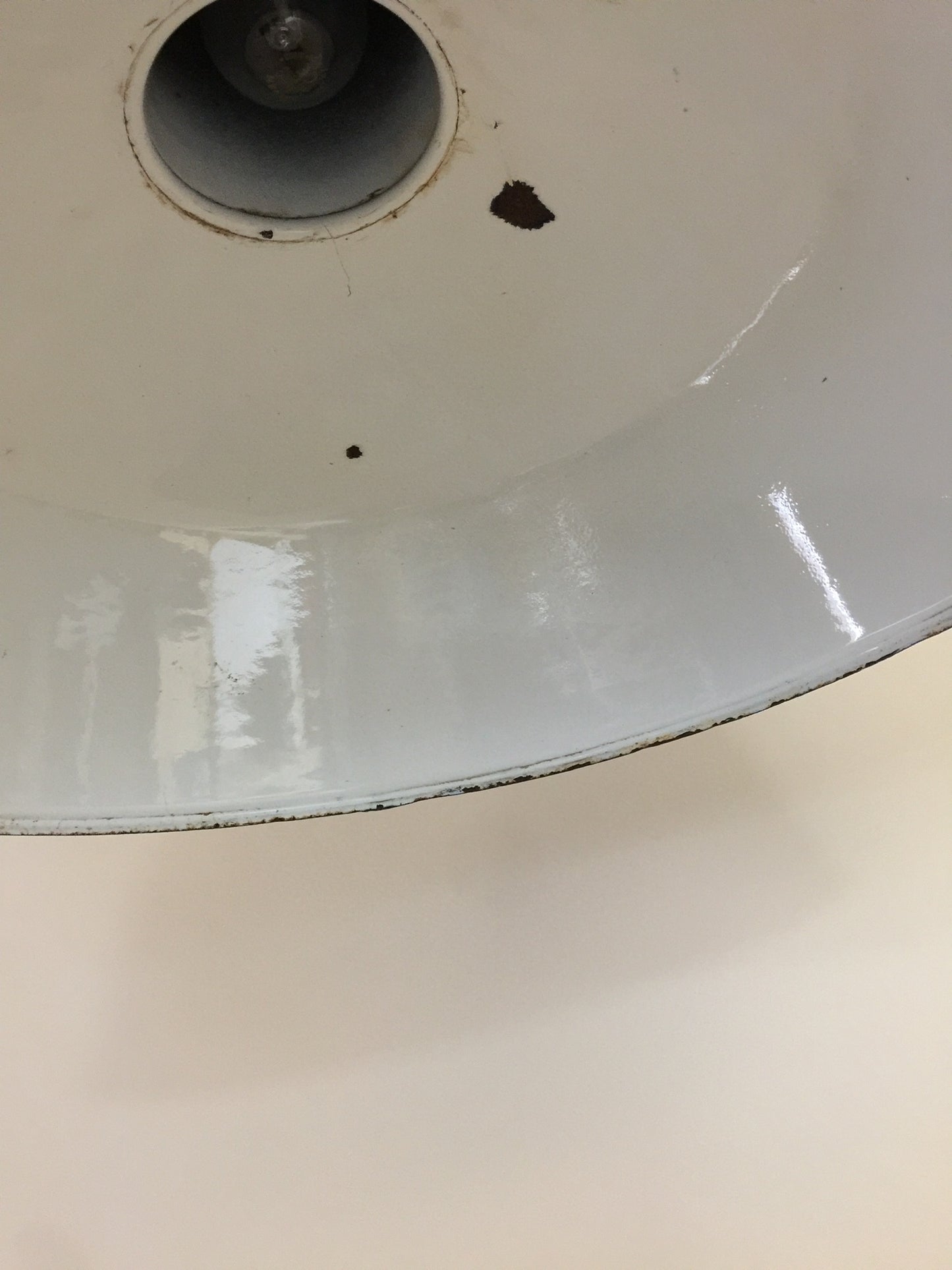 Rohe und industrielle Lampe