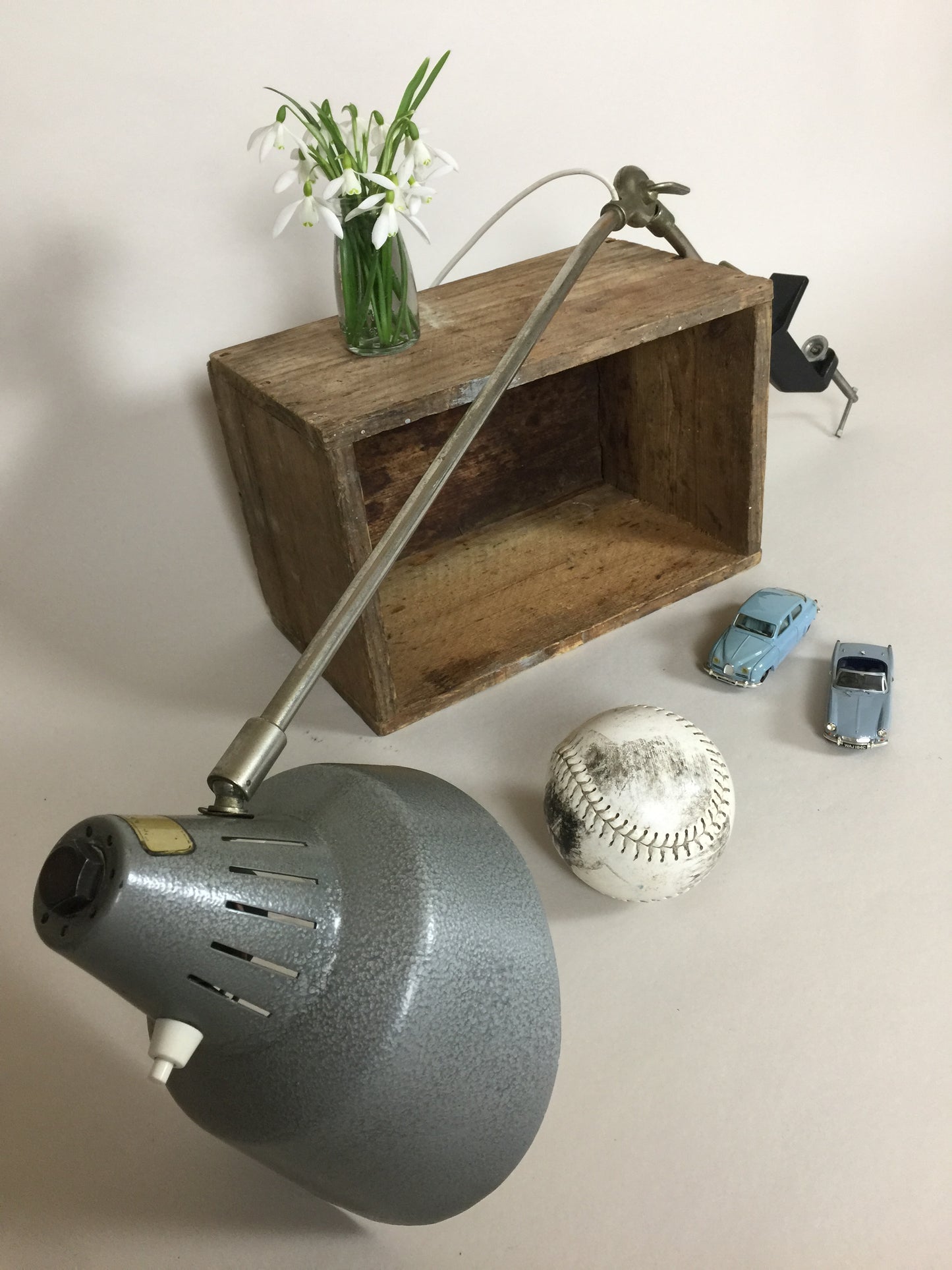 Schöne und charmante französische Schreibtischlampe