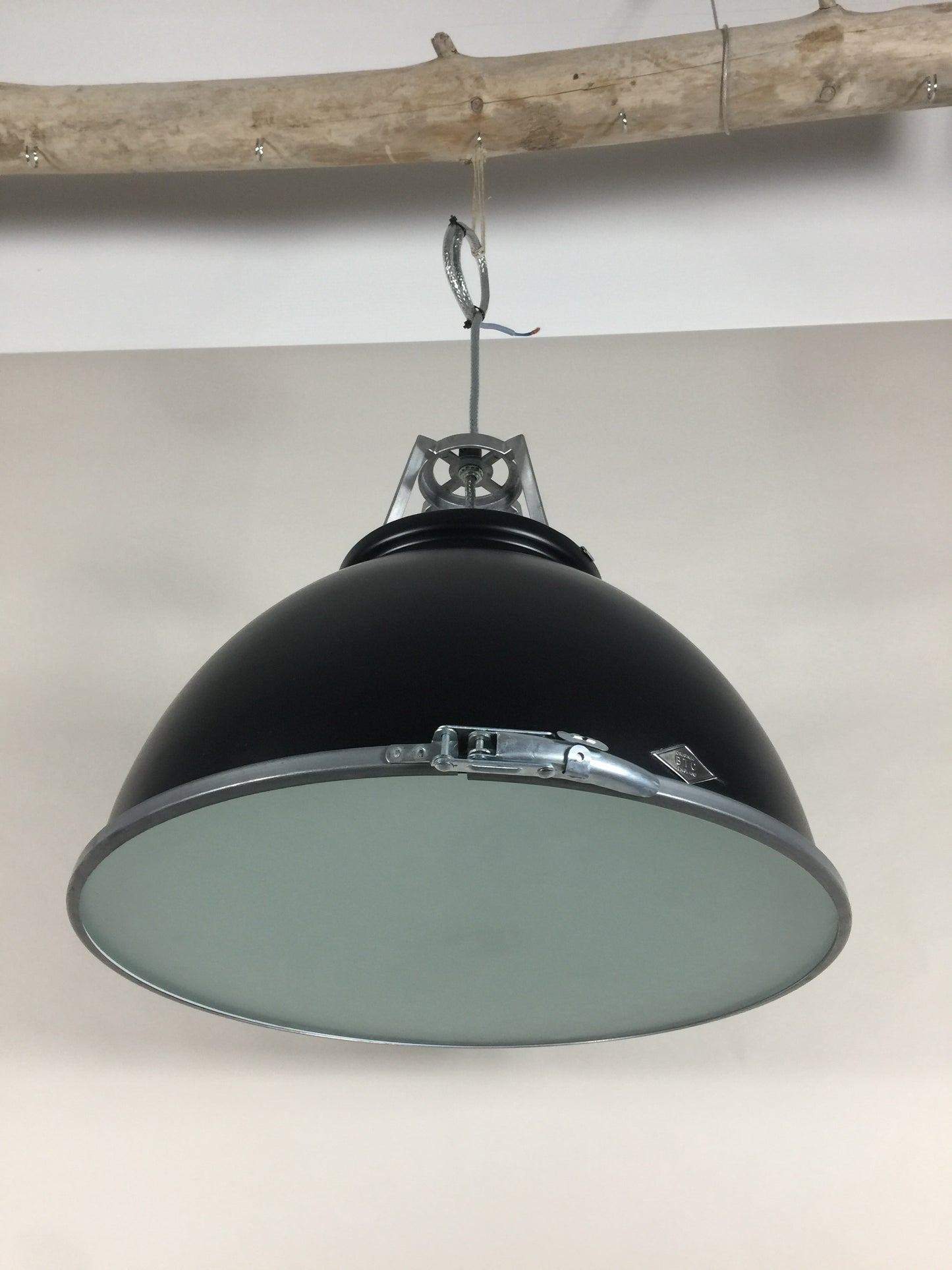 Original BTC Lampe - Titan großes Modell mit sandgestrahltem Glas