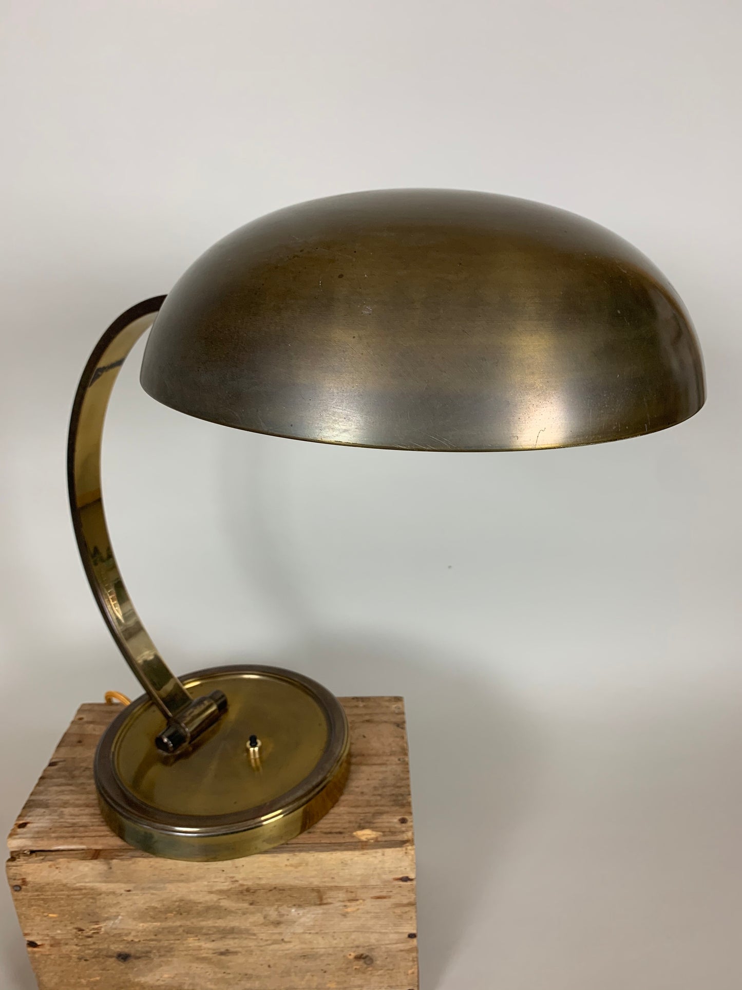 Gecos Tischlampe aus Messing