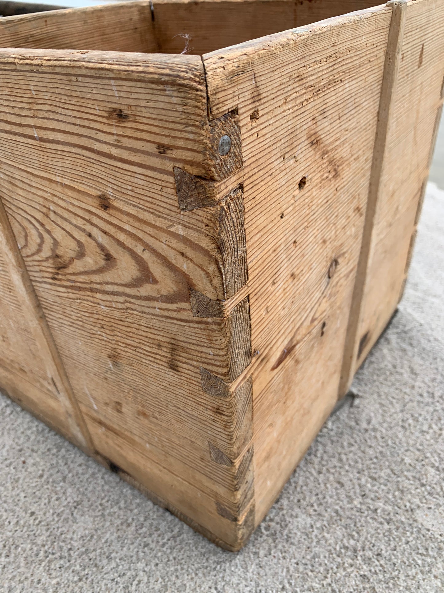 Holzkiste vom Bäcker