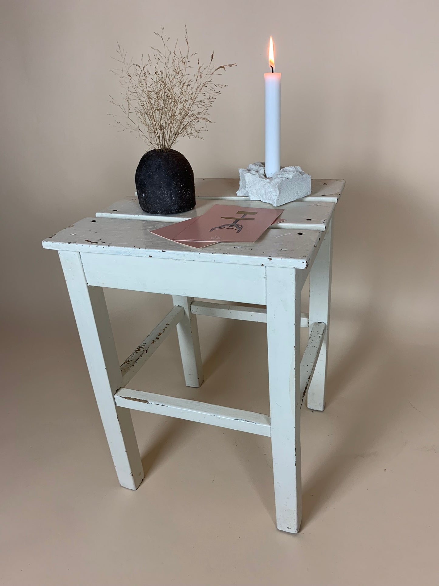 Alter Hocker mit schöner Patina