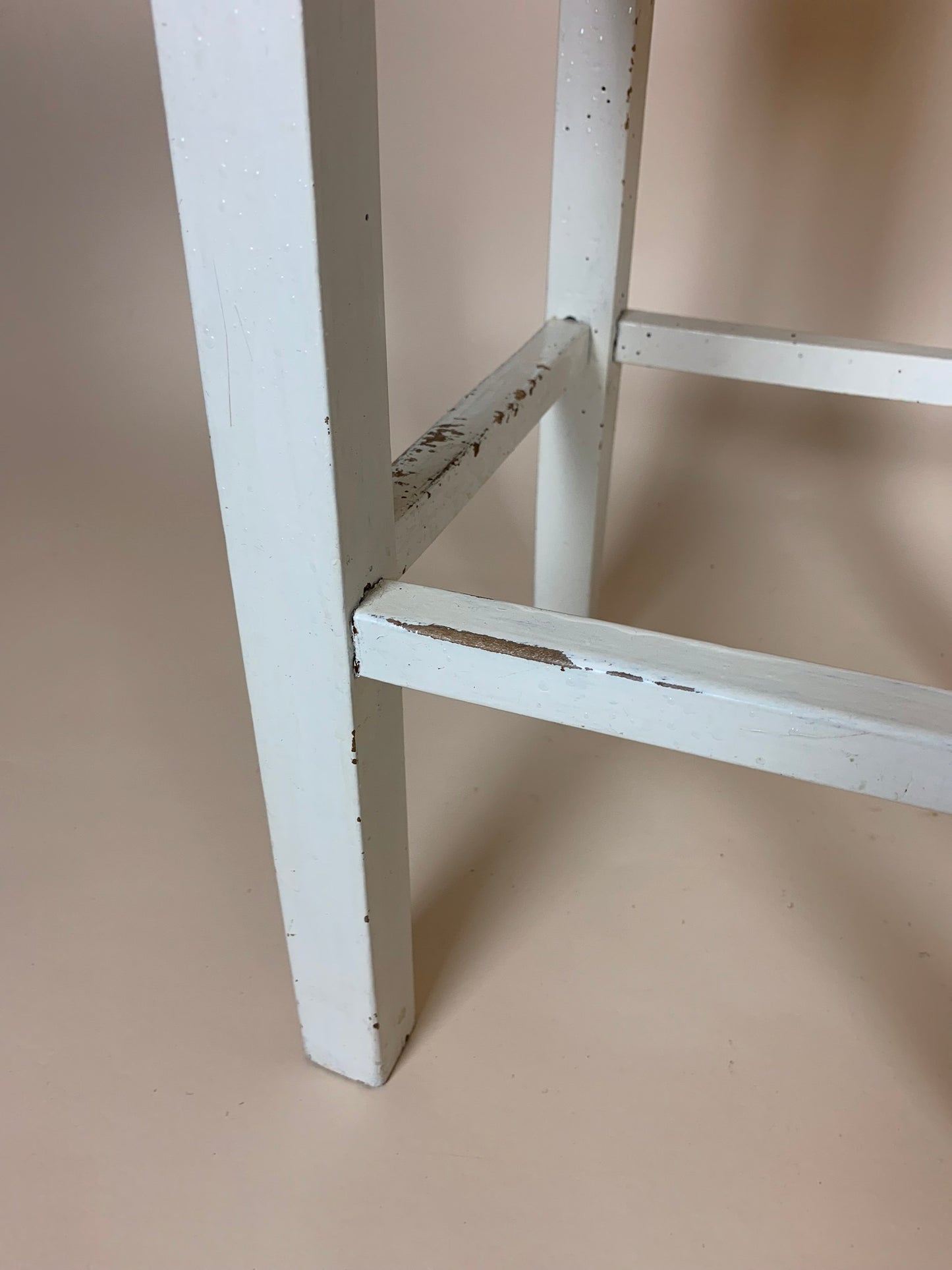 Alter Hocker mit schöner Patina