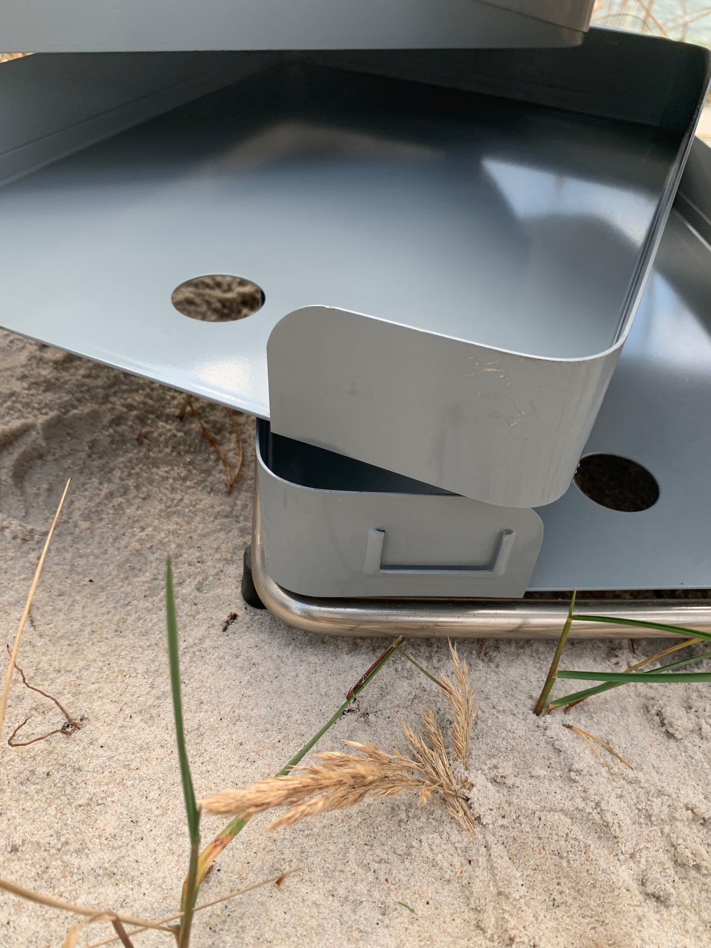 Aufbewahrungsmöbel mit Tabletts