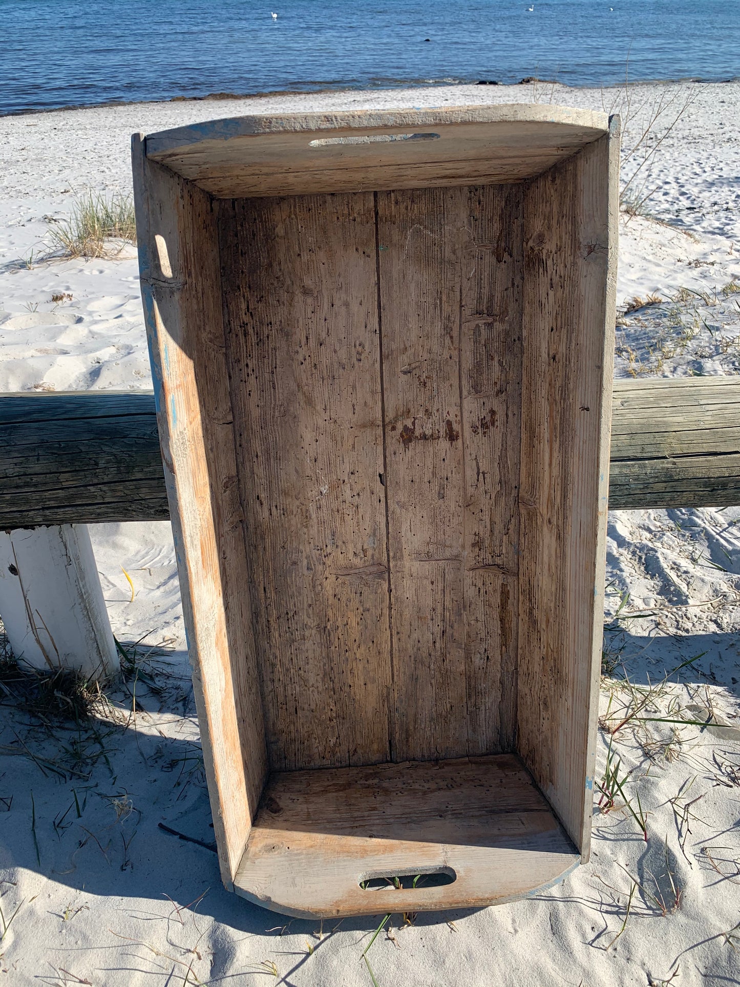 Blaue Holzkiste mit schöner Patina