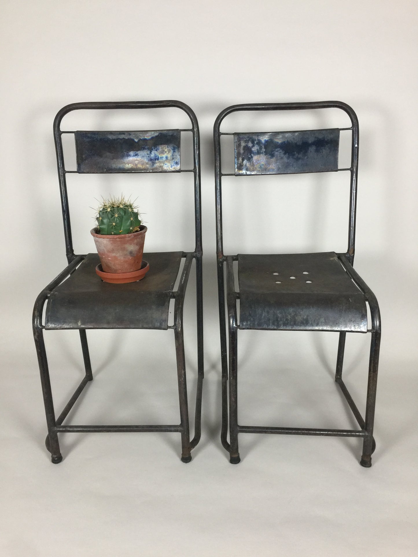 Rohe und köstliche Caféstühle (2er-Set)