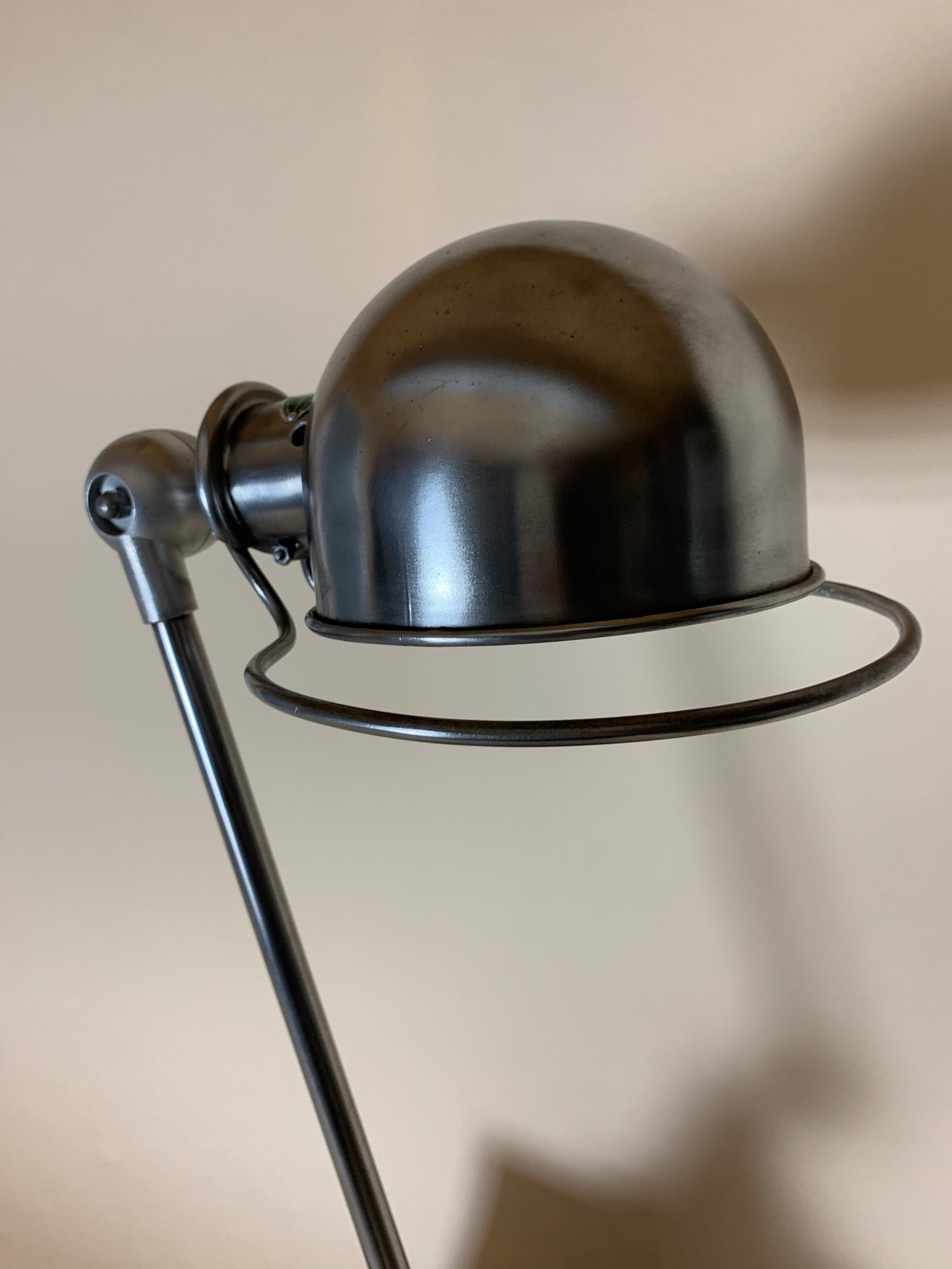 Jieldé-Lampe mit einem Arm und einem schönen Fuß