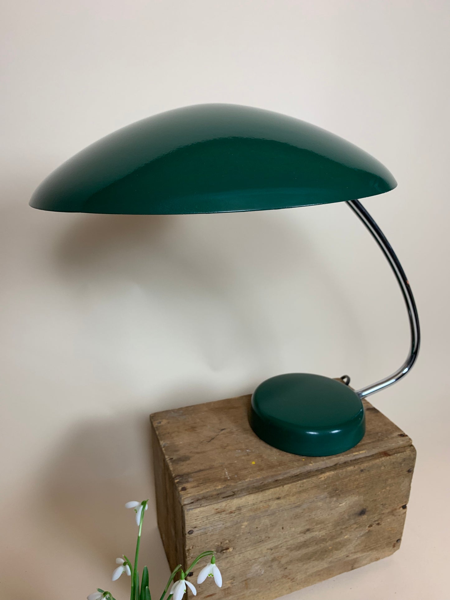 Vintage Kosaken UFO Tischlampe aus den 1950er Jahren.