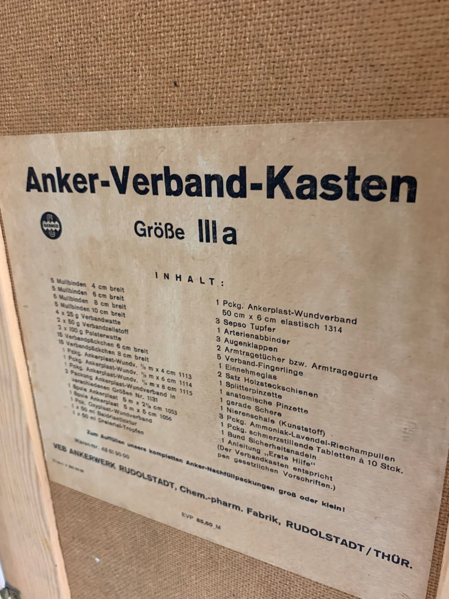 Arzneischrank mit Inhalt
