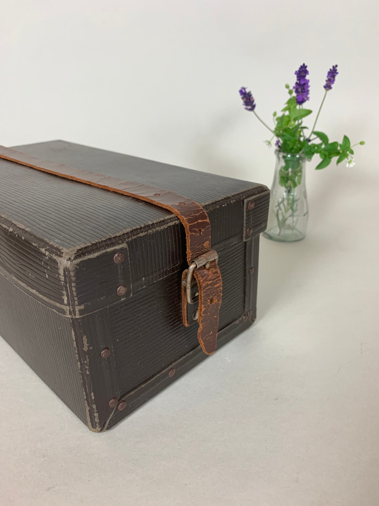 Schönes Archivetui mit Lederband