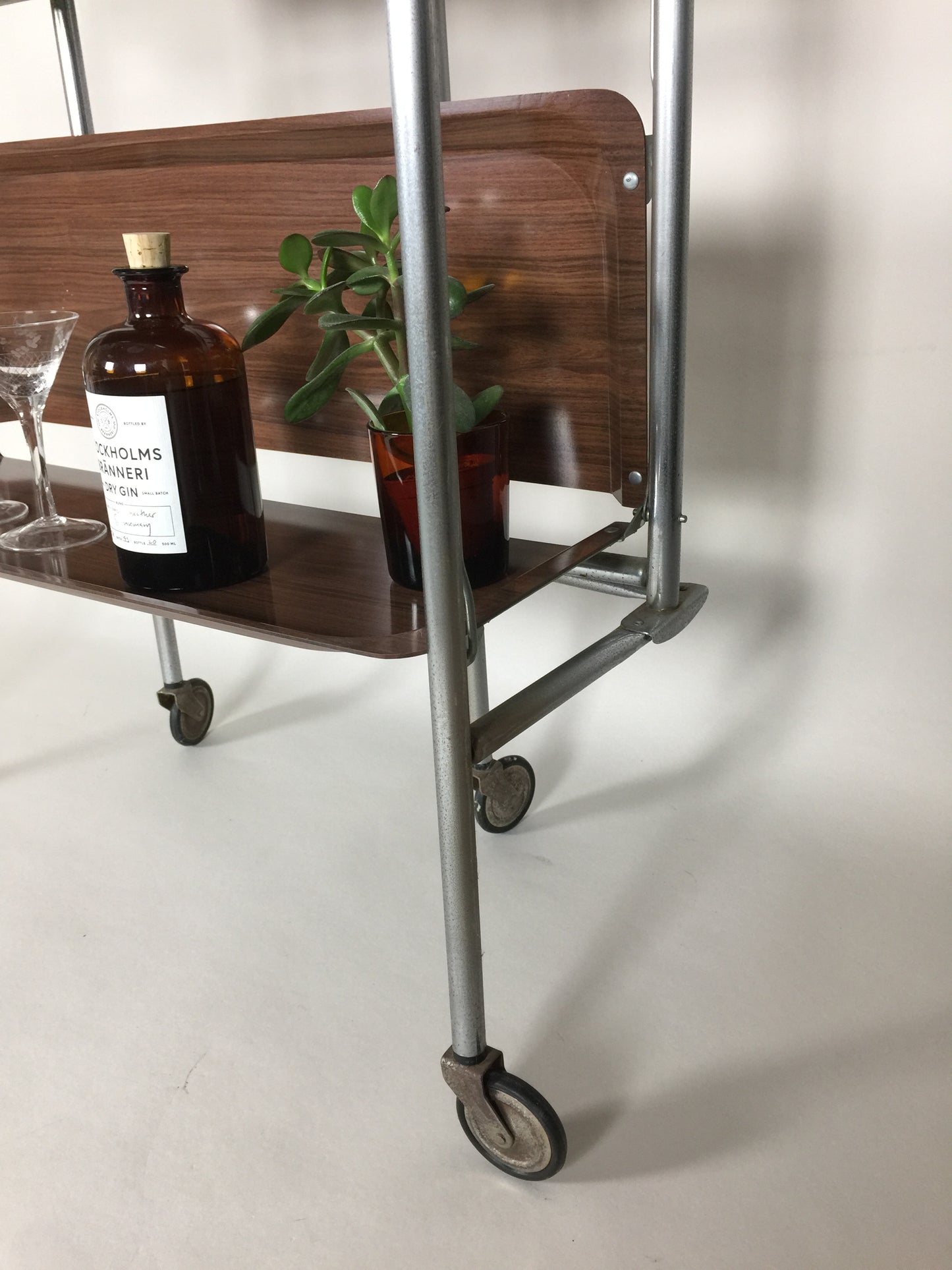 Bartisch oder Barwagen aus einem alten Zug