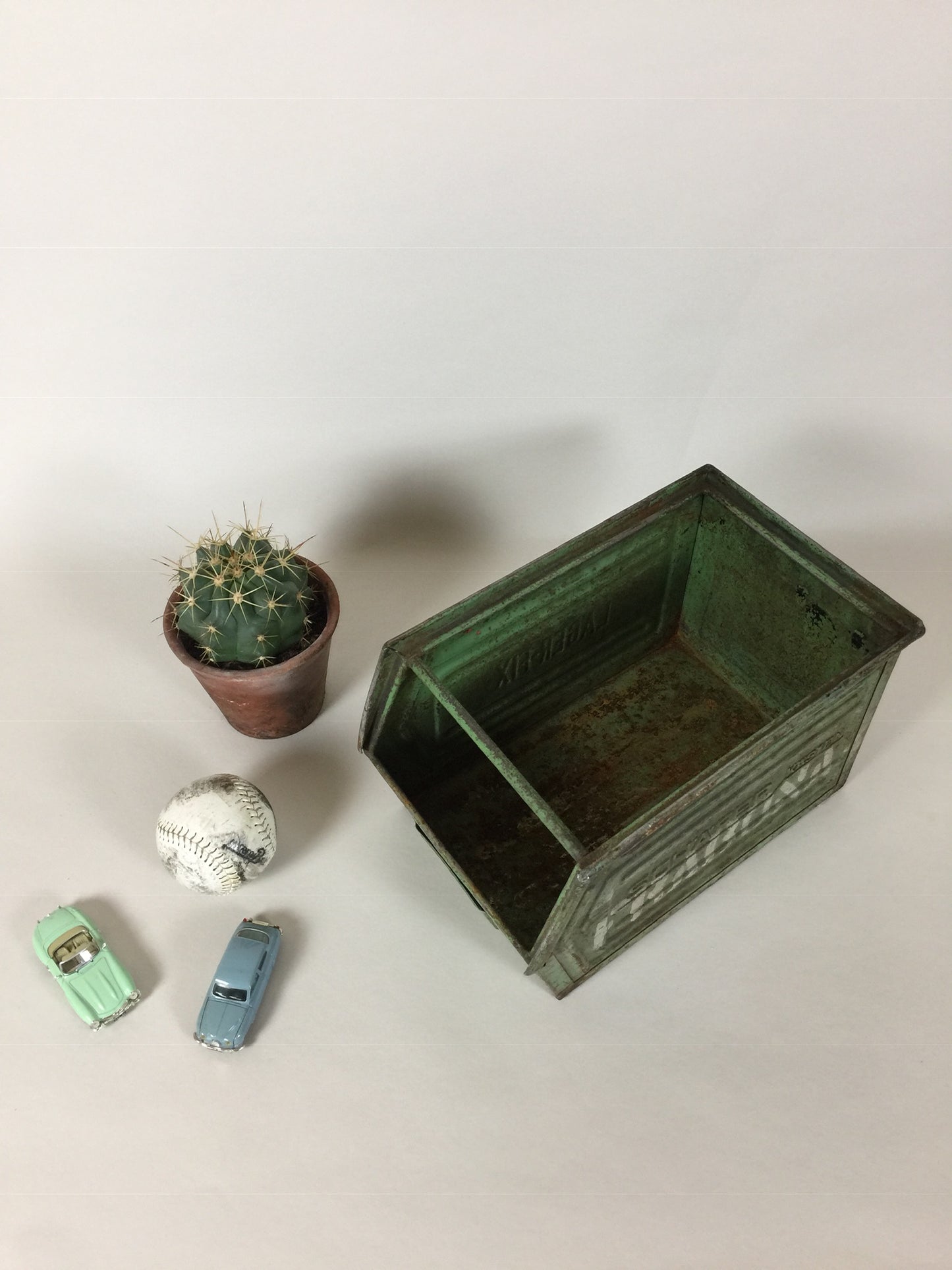 Schönes grünes Metallgehäuse