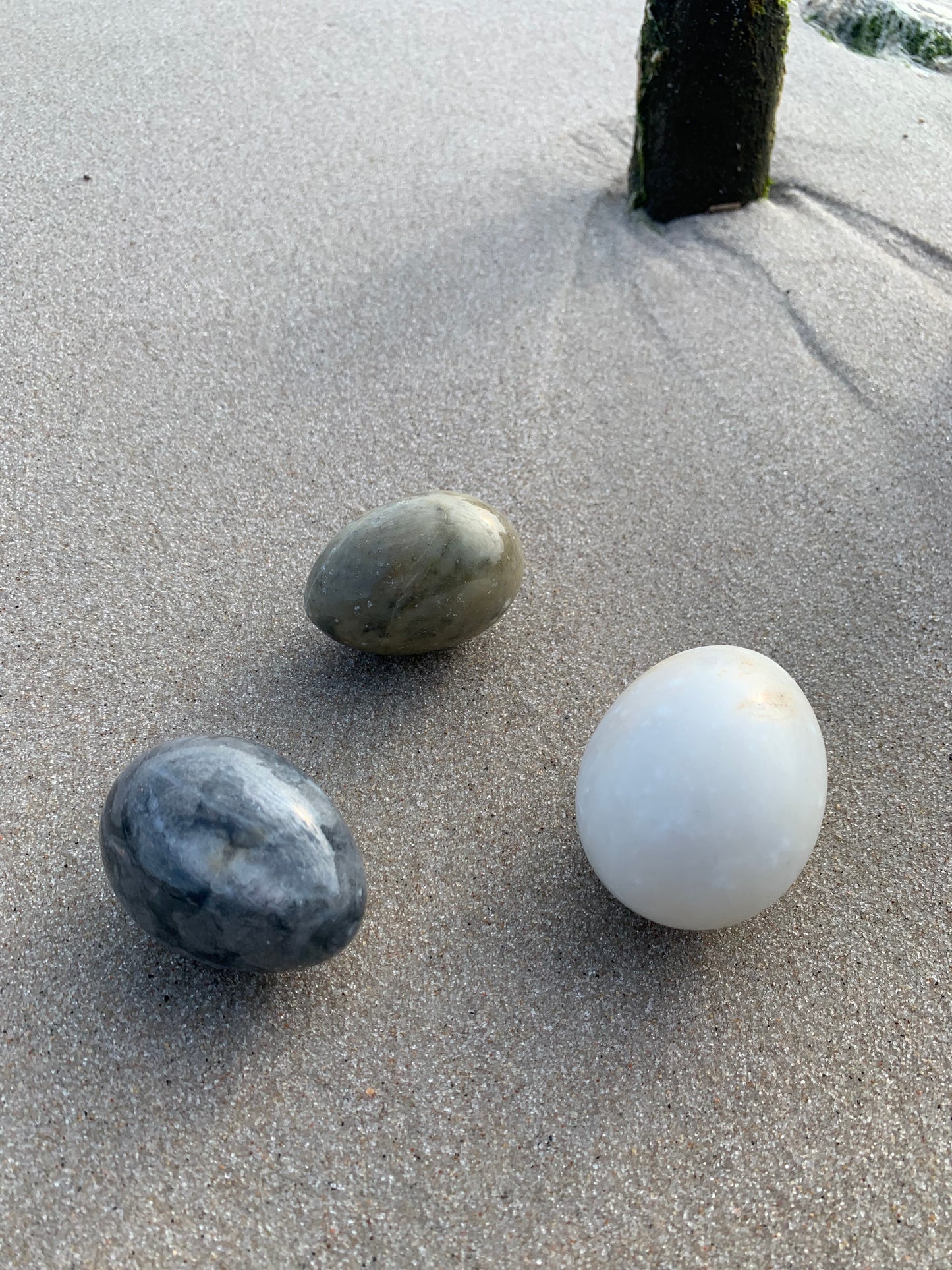 3 dekorative Eier aus Marmor