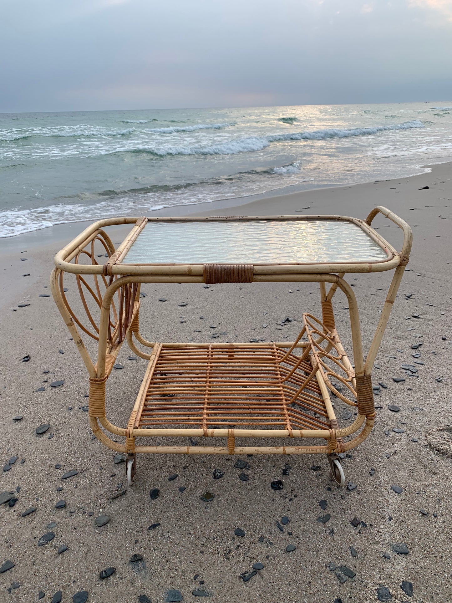 Tisch/Wagen aus Bambus
