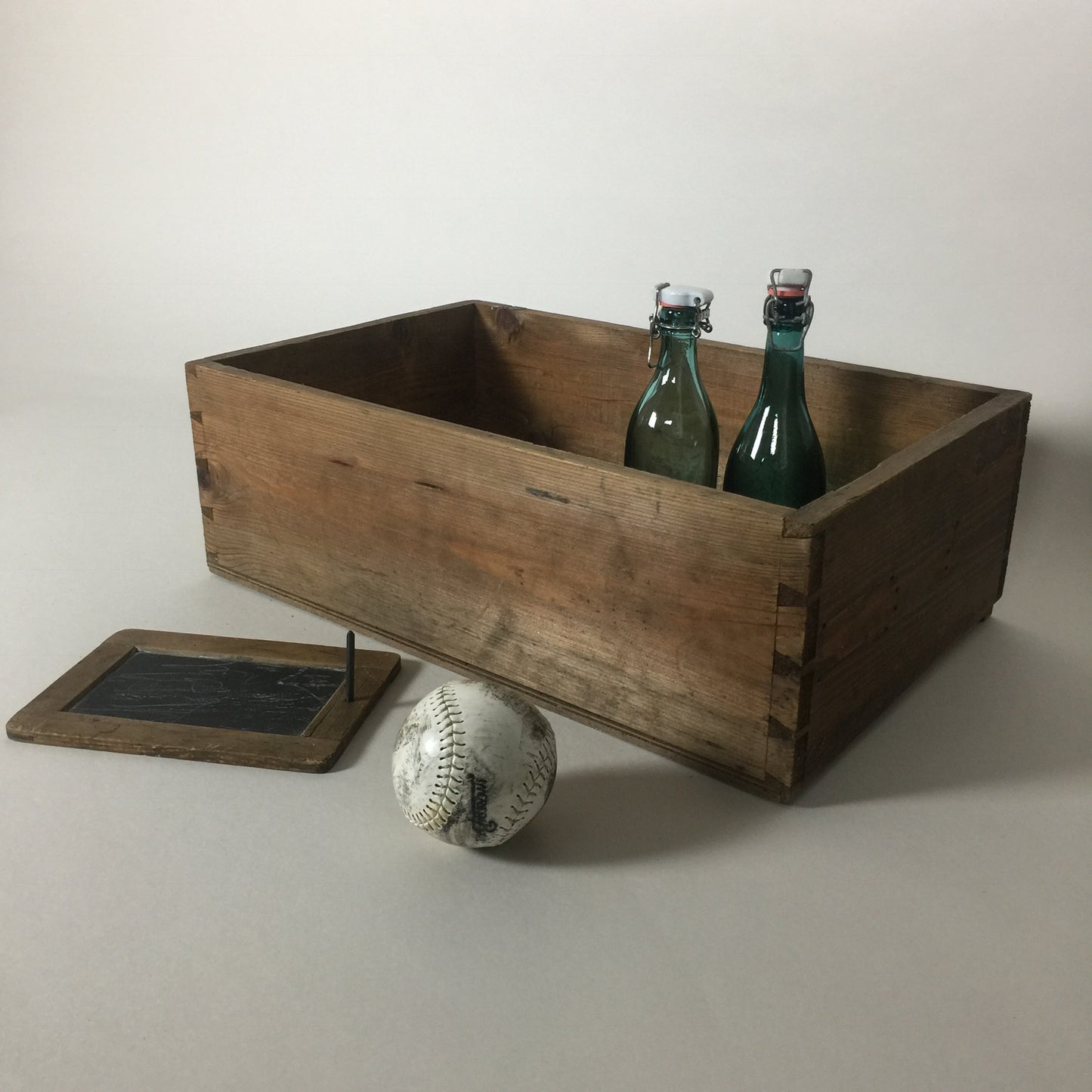 Holzkiste mit schöner Patina