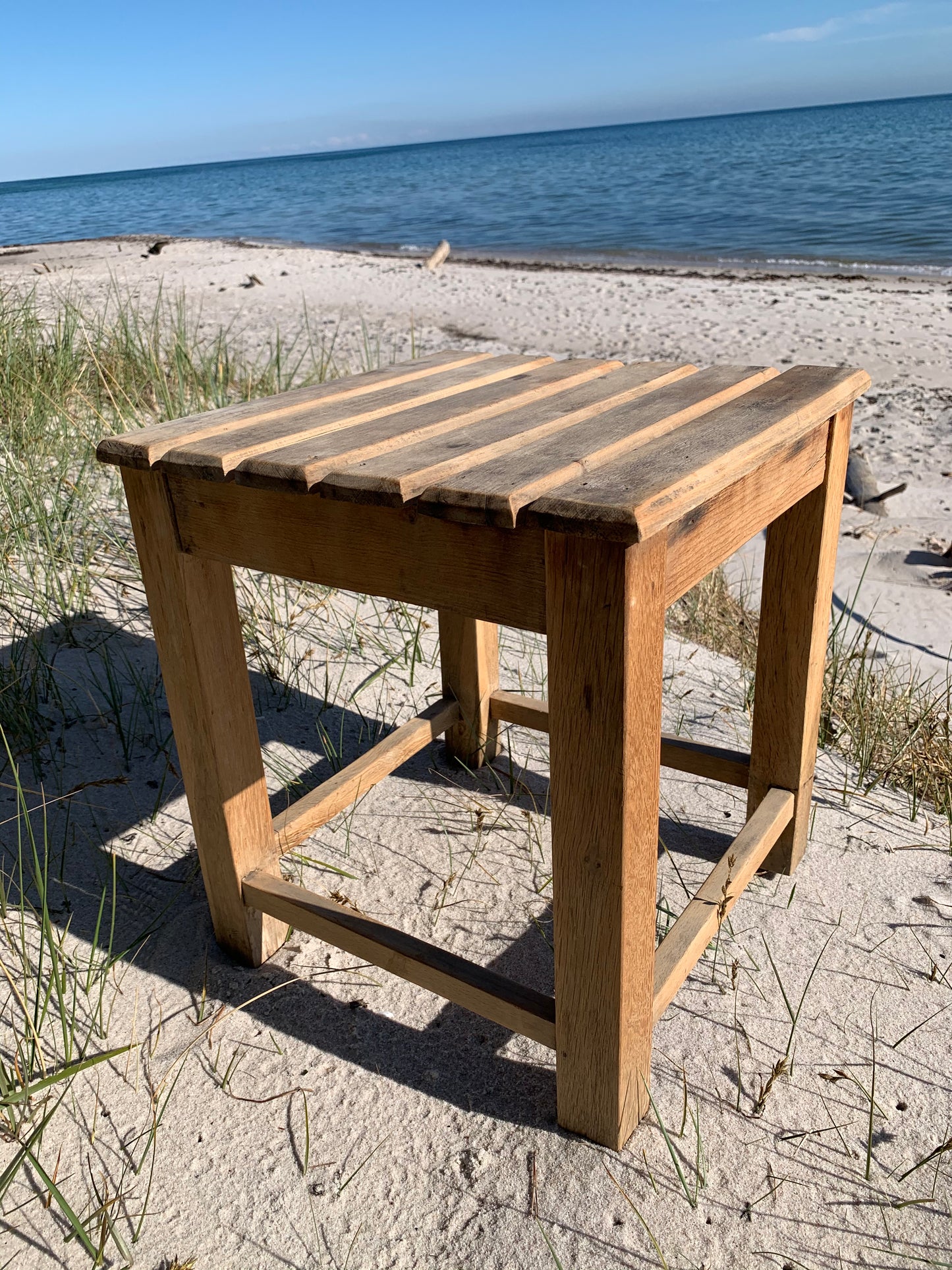 Holzhocker mit Lattenrost