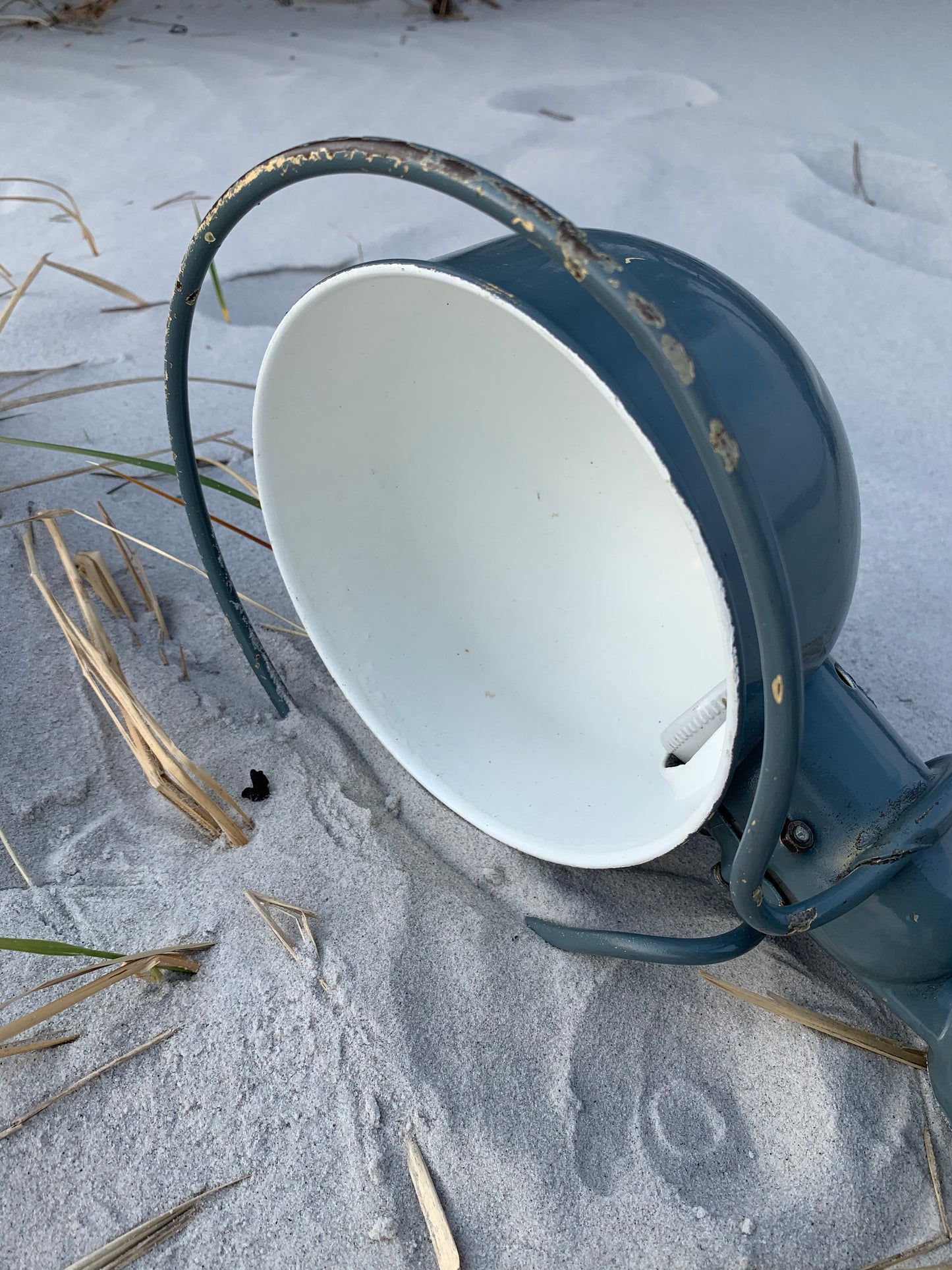 Jieldé Wandleuchte in Grau mit viel Patina