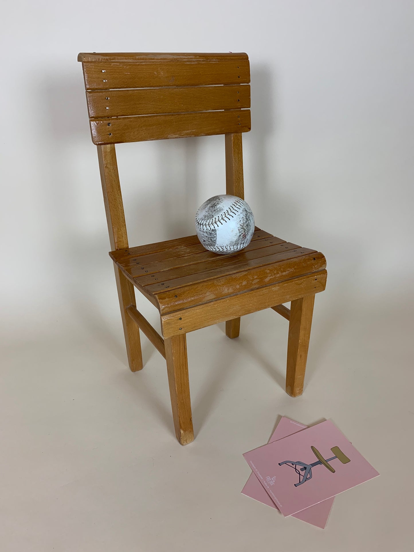 Kinderstuhl aus lackiertem Holz