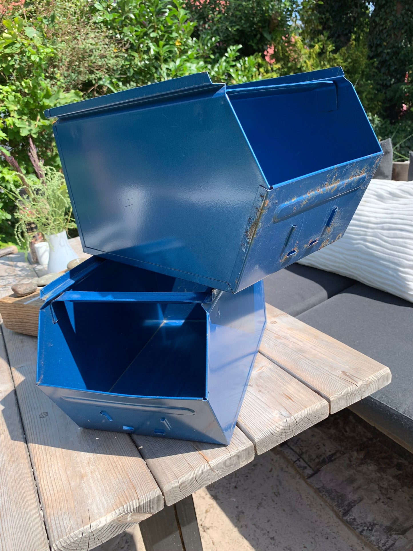 Blaues Metallgehäuse