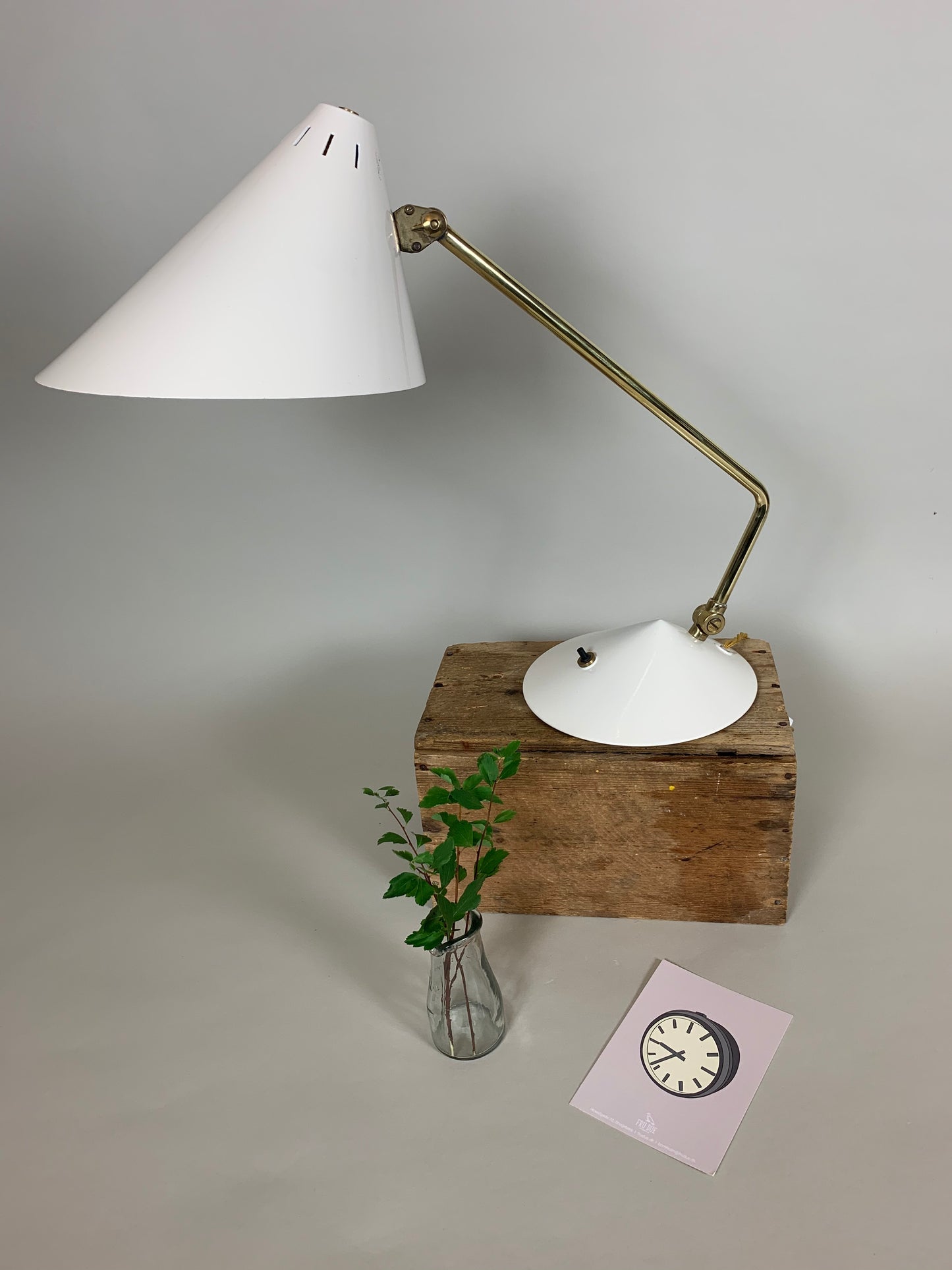 Hala Tischlampe - Weiß und Messing